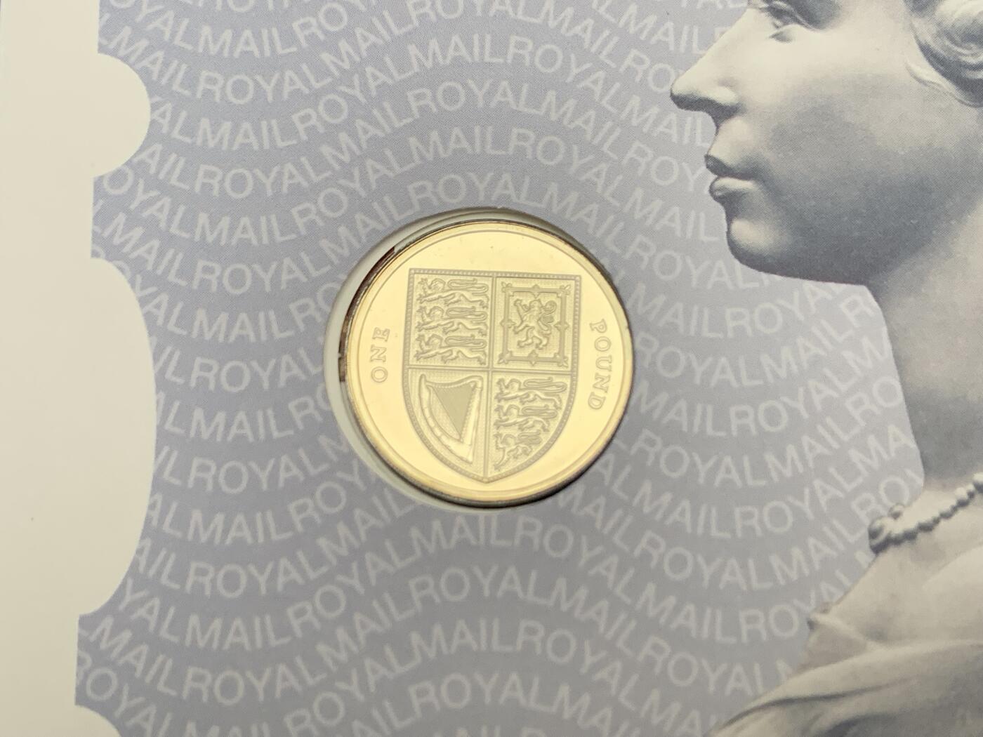 《竞宝斋》第471场 周日，周一，周二 3场连拍 （全场包邮）欢迎送拍 2009年英国1英镑邮币封首日封 盾徽第二年 稀少品种