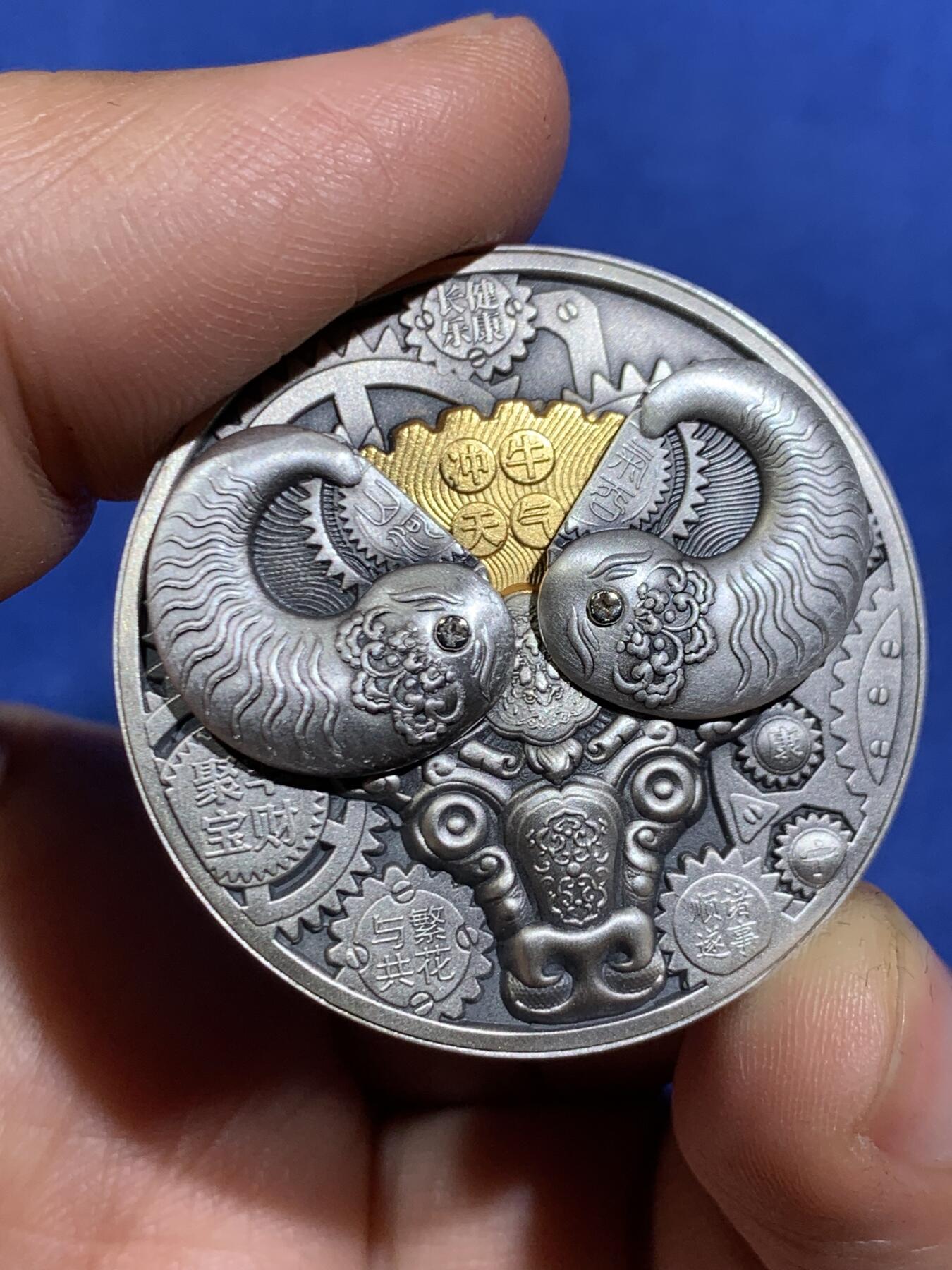 《竞宝斋》第471场 周日，周一，周二 3场连拍 （全场包邮）欢迎送拍 中国2021年机关银章 牛年芯动银章 12克999银 带盒和检测证书