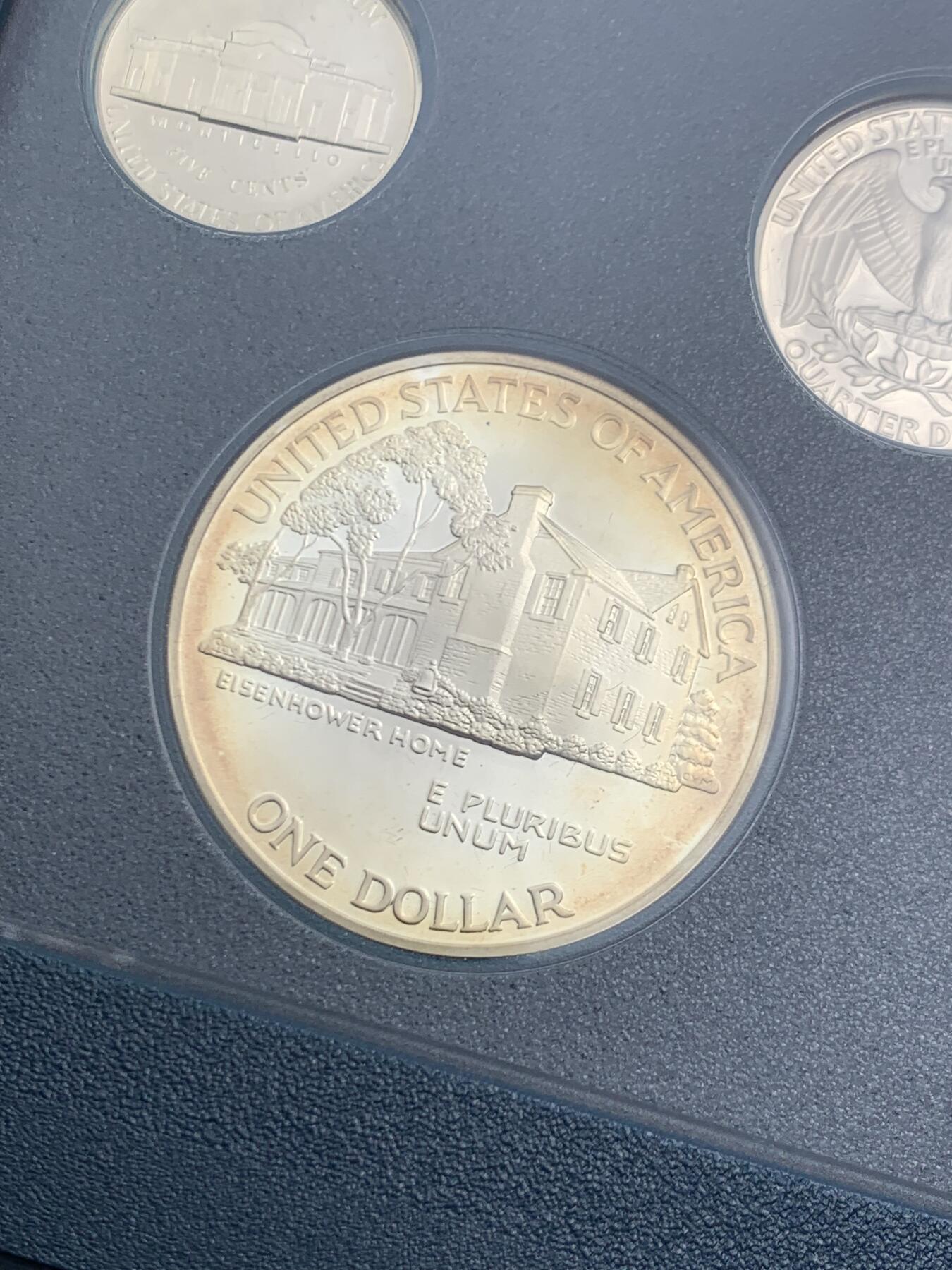 《竞宝斋》第471场 周日，周一，周二 3场连拍 （全场包邮）欢迎送拍 1990年美国Prestige套装，含6枚硬币，带原盒和证书，其中最大的一枚是900银的艾森豪威尔百年纪念银币含26.73克纯银。