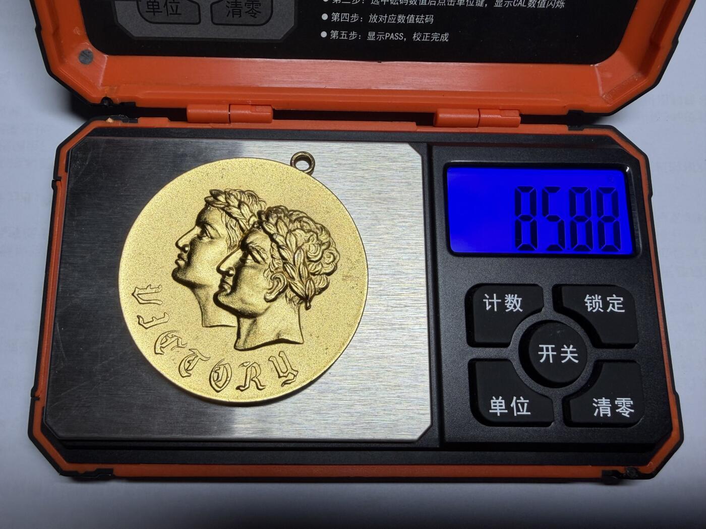 2026年集古藏今外币拍卖第三期-第5场—（总第315拍），可以寄存60天，满160元包邮。 日本陆上自卫队第13师团1978年“神威演习”镀金纪念章，直径51.6毫米