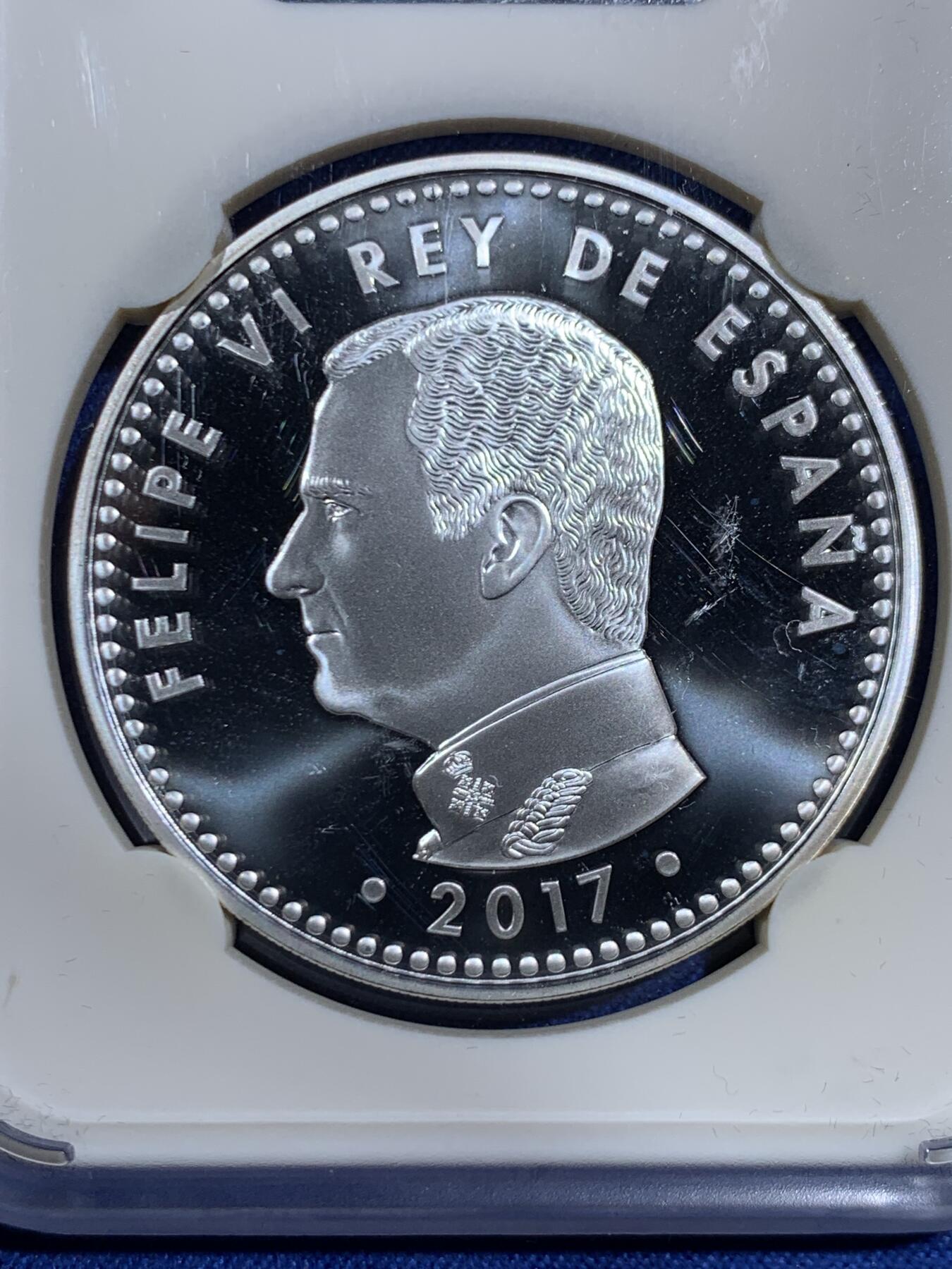 《竞宝斋》第471场 周日，周一，周二 3场连拍 （全场包邮）欢迎送拍 2018年西班牙为俄罗斯世界杯发行的10欧元银币 官方封装附证书 27克925银