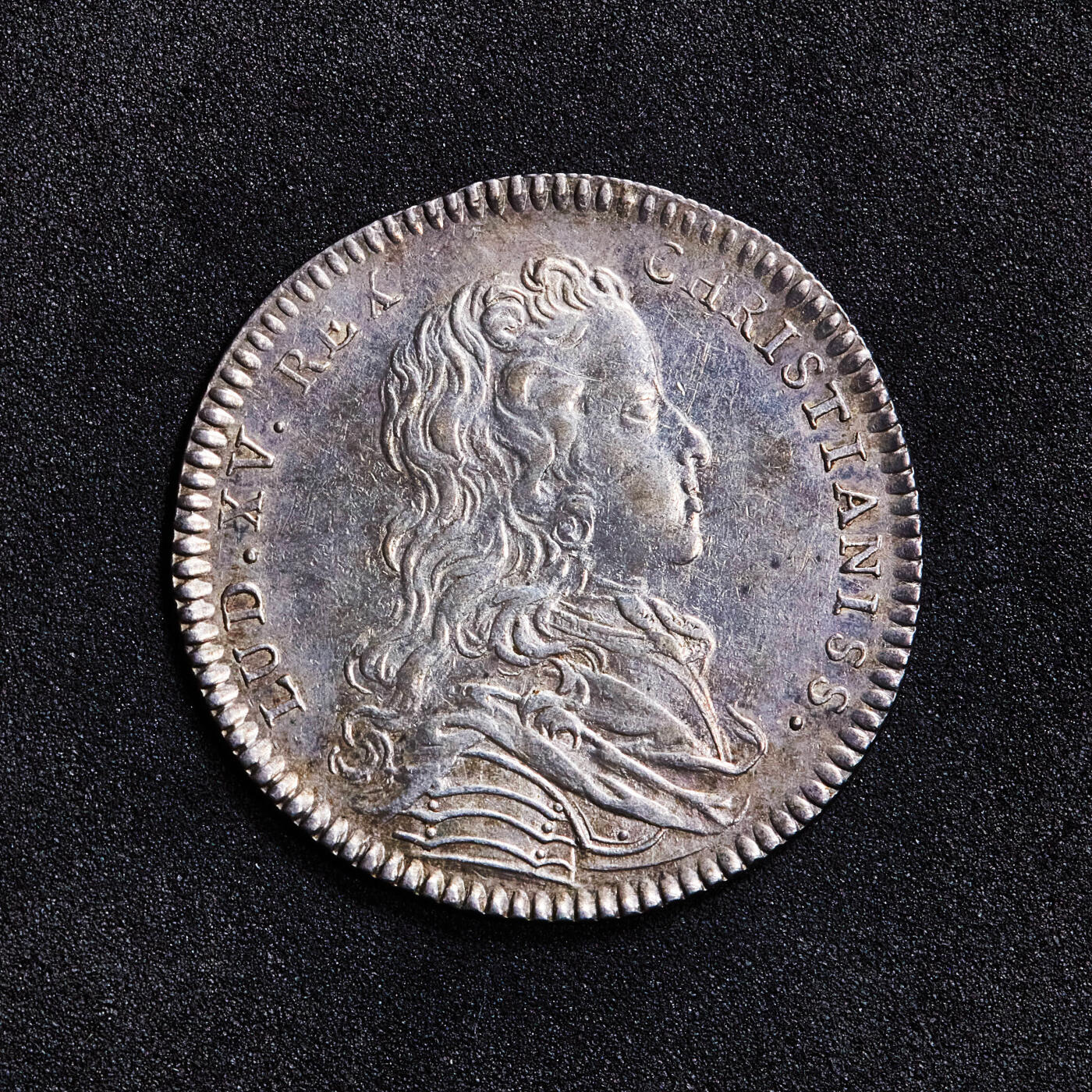 【俄甄集藏】2026年(049)03-18星期三 晚 19:30 全场包邮 法国18世纪路易十五“曙光女神”驾乘奥罗拉战车银质代用币章，黄油彩包浆，直径：27mm，重量：4.8克，王权象征