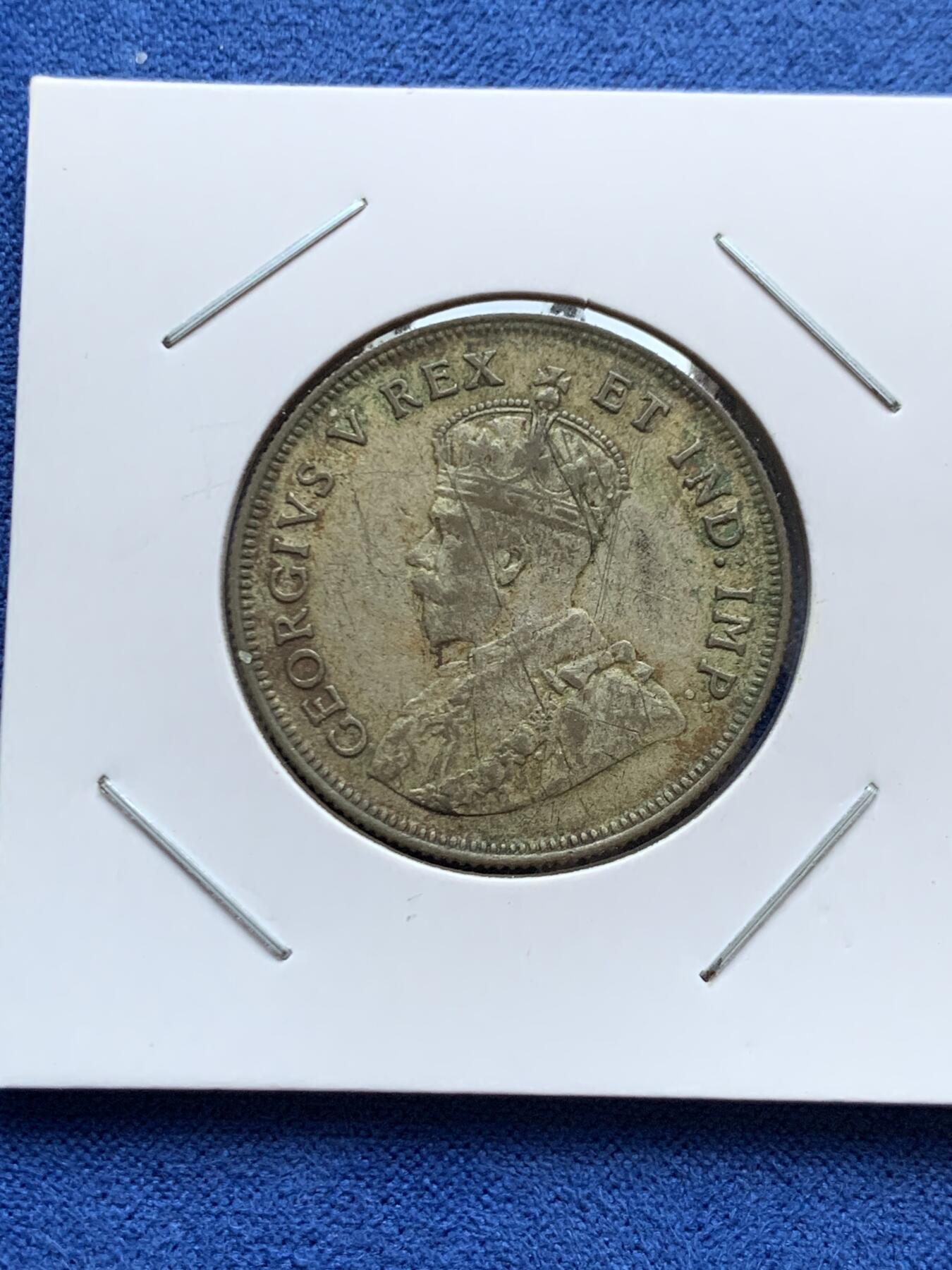 《竞宝斋》第471场 周日，周一，周二 3场连拍 （全场包邮）欢迎送拍 三枚一组 1894年英属印度2安娜、1943年纽芬兰10分、1921年英属东非1先令 银币 细节均不错 传世老包浆 少见品种