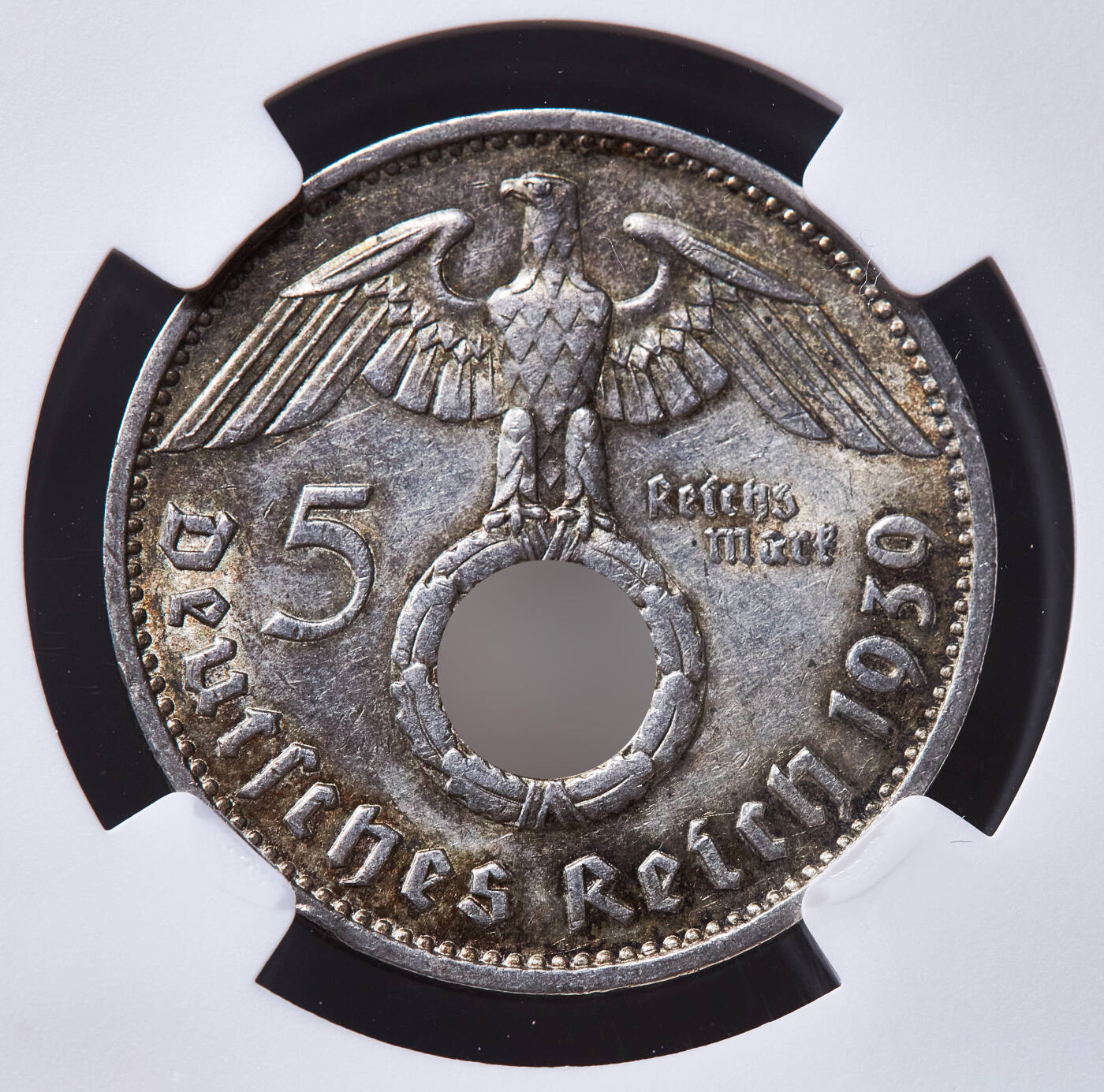 【俄甄集藏】2026年(049)03-18星期三 晚 19:30 全场包邮 德国第三帝国1939年F版兴登堡党徽5马克银币，NGC MS62，五彩环彩，原光品相，原图联系客服或官网查询