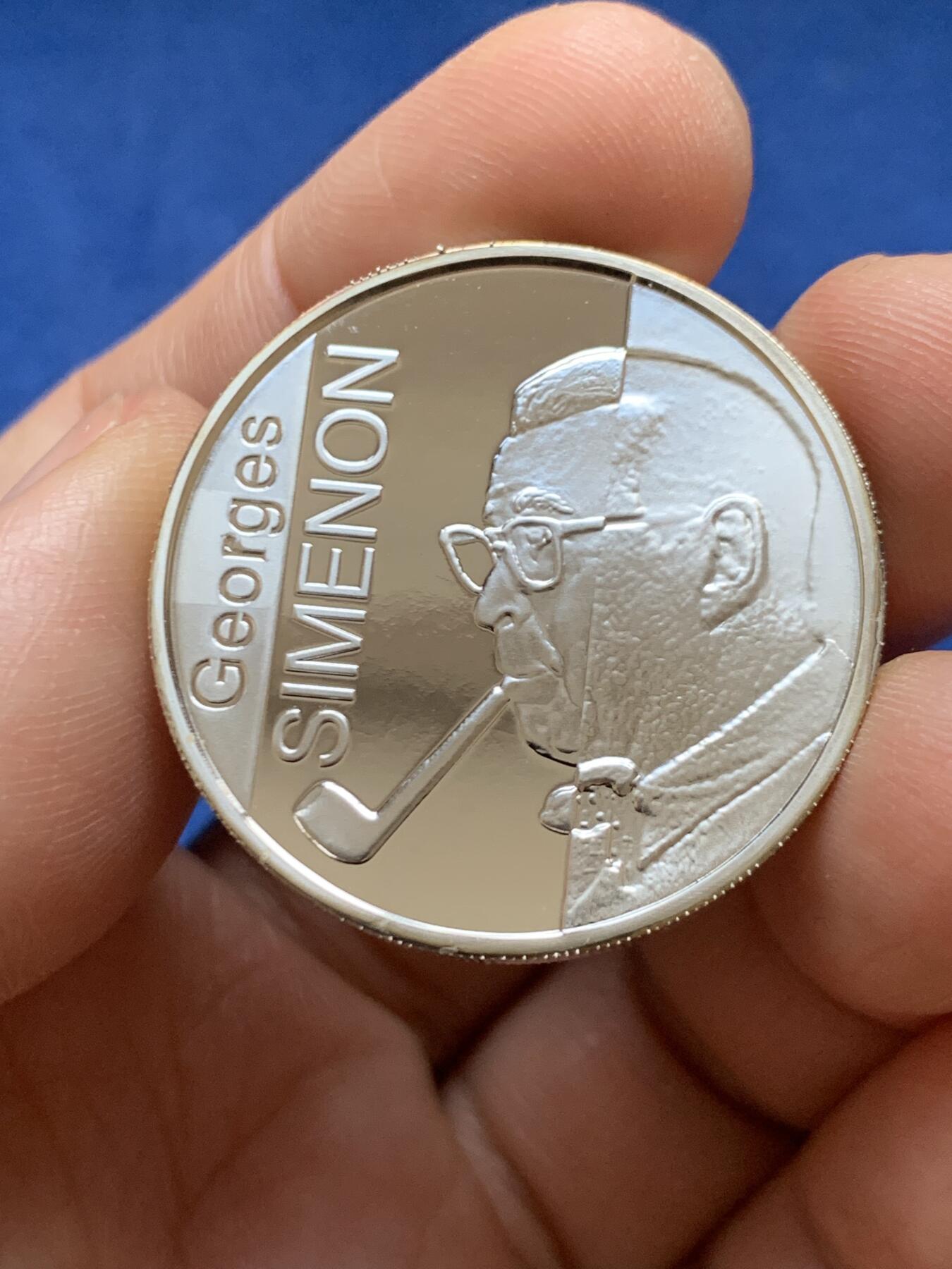 《竞宝斋》第471场 周日，周一，周二 3场连拍 （全场包邮）欢迎送拍 比利时2003年侦探小说作家乔治·西默农10欧元精制银币 18.92克 925银