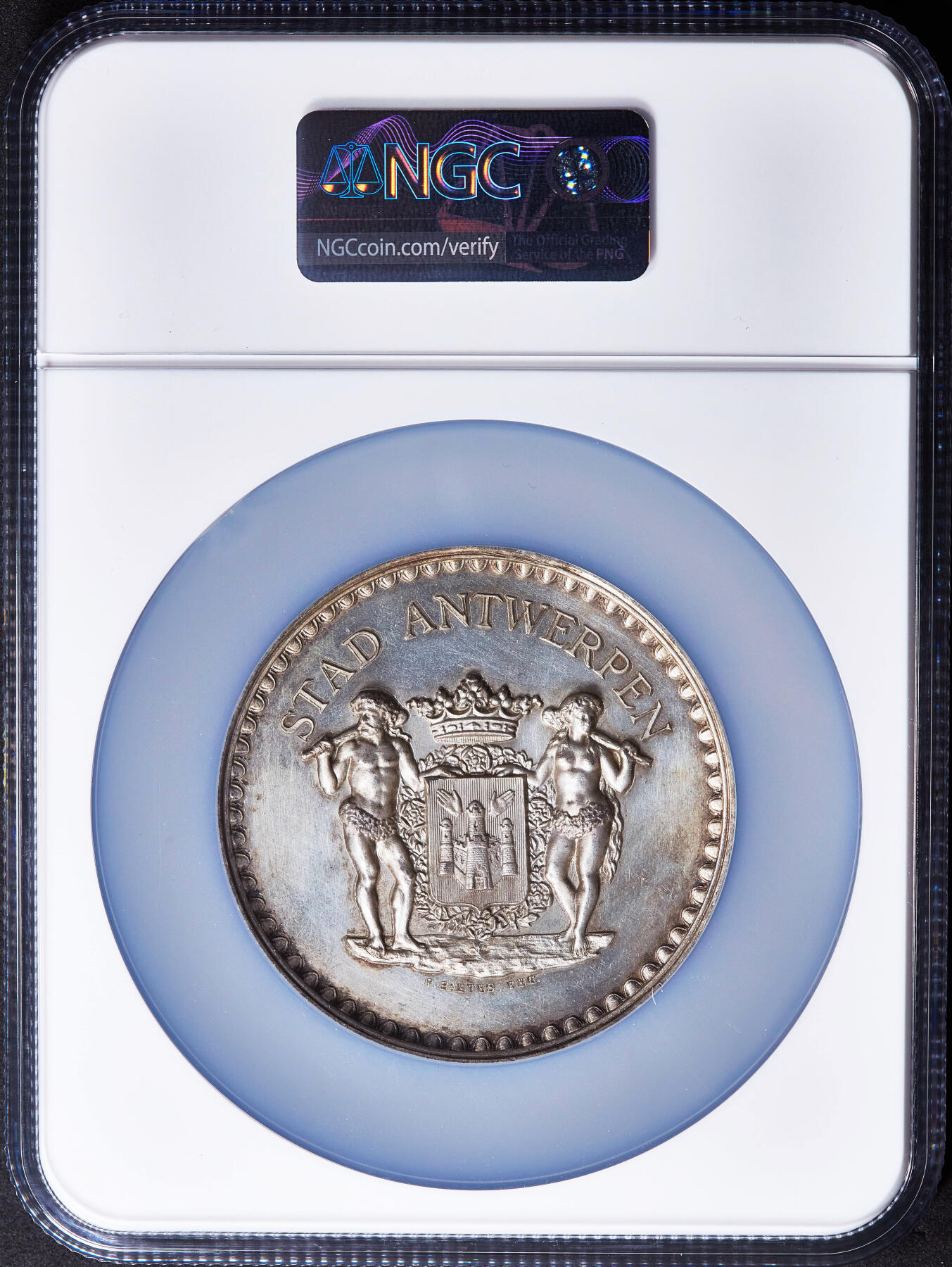 【俄甄集藏】2026年(049)03-18星期三 晚 19:30 全场包邮 比利时1897年纪念慈善家利奥波德·德·瓦尔纪念碑在布鲁塞尔落成镀银大铜章，NGC UNCD，设计精美，高浮雕，黄油彩老包浆，直径：67mm