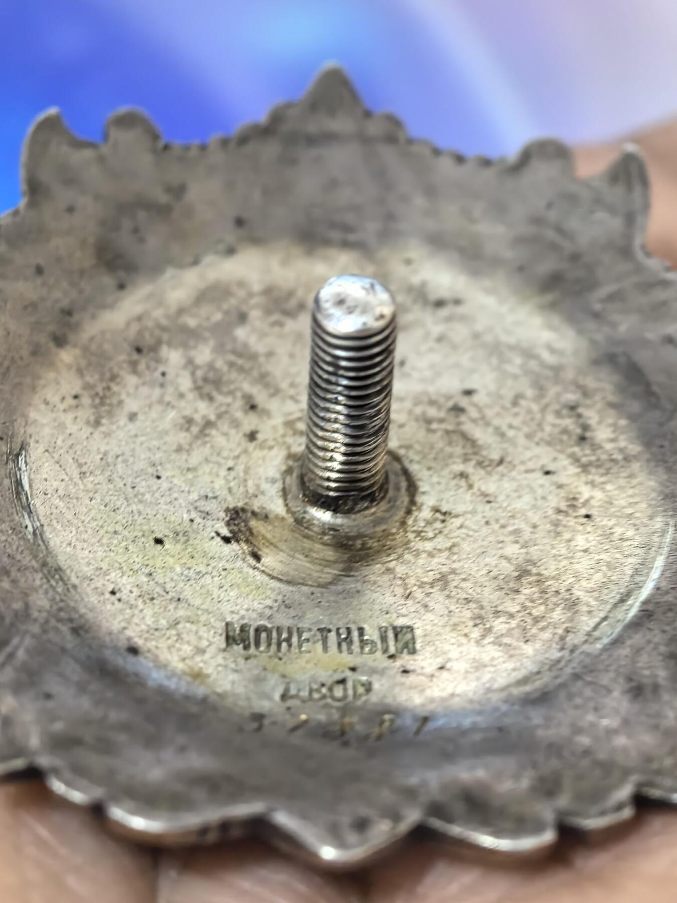 苏联勋章奖章拍卖 本次有亚捏，苏联艺术家，2次英雄的奖状，国际运动员全套等好货 不要错过 3月20日晚上九点结束在麦稀奇 找不到的加我qq或者微信都是184277308备注苏章拍卖。 苏联亚历山大涅夫斯基勋章 好品无磕碰 炮兵连长消灭4火力点 早年购自大西洋 可以找我要购买存档 里面有详细描述 登记卡从新查询了电子版比较好的临时登记卡 奖励卡也已经翻译 