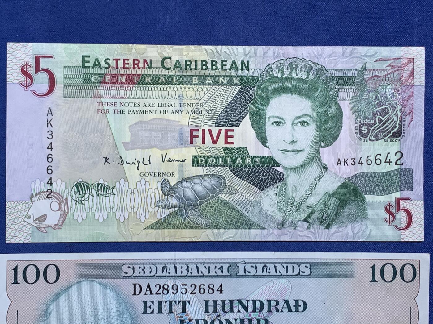 《竞宝斋》第471场 周日，周一，周二 3场连拍 （全场包邮）欢迎送拍 三张一组 英属东加勒比、库克群岛、冰岛纸币