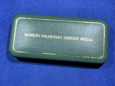 《竞宝斋》第471场 周日，周一，周二 3场连拍 （全场包邮）欢迎送拍 - 英国女性志愿服务奖章，设立于1961年，颁发给有15年以上志愿服务时长的女性，总重35.3克，带原盒