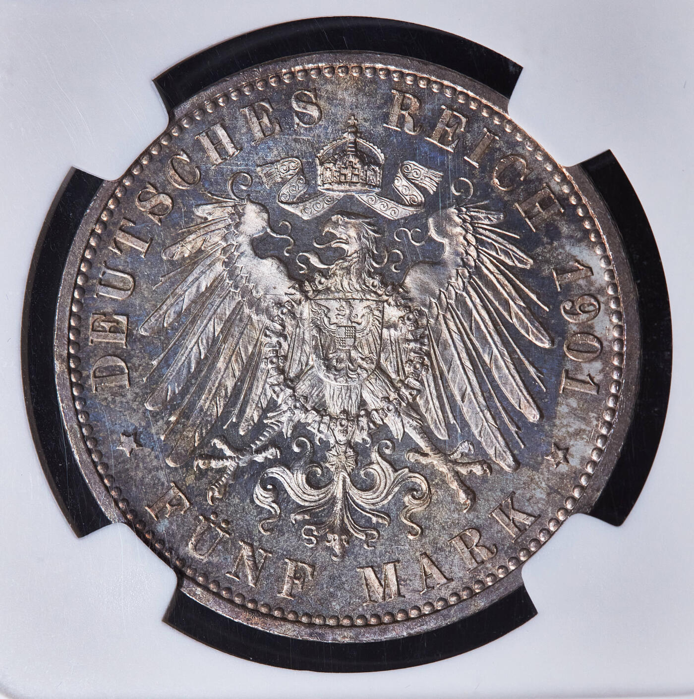 【俄甄集藏】2026年(049)03-18星期三 晚 19:30 全场包邮 德国普鲁士1901年建国200周年A版5马克纪念大银币，NGC MS65PL，底板凝霜感强烈，原味包浆，转光品相