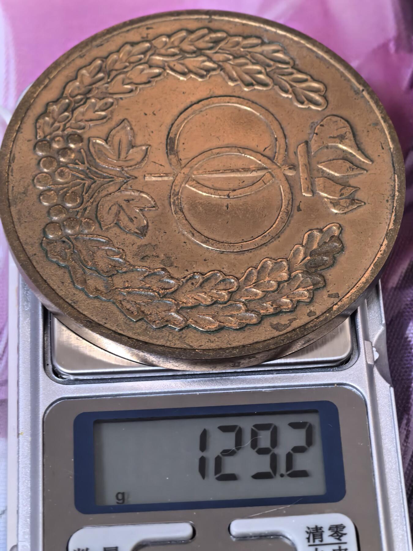 苏联勋章奖章拍卖 本次有亚捏，苏联艺术家，2次英雄的奖状，国际运动员全套等好货 不要错过 3月20日晚上九点结束在麦稀奇 找不到的加我qq或者微信都是184277308备注苏章拍卖。 苏联运动员大全套 著名拳击运动员 古里列夫 退役后还培养了多个世界冠军  其中国际健将8837 和国家级健将180189 有证书 其他无证书 但是是一起来的应该都是他的 算是比较全的运动员荣誉了 