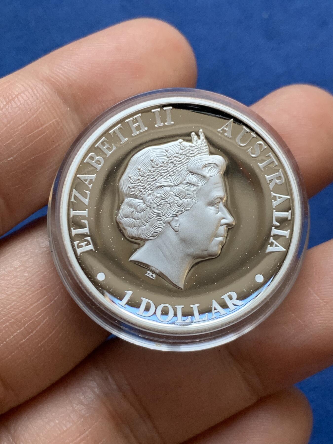 《竞宝斋》第471场 周日，周一，周二 3场连拍 （全场包邮）欢迎送拍 澳大利亚2010年1元高浮雕精制银币 两只袋鼠 1盎司999银 发行量2万 盒证全