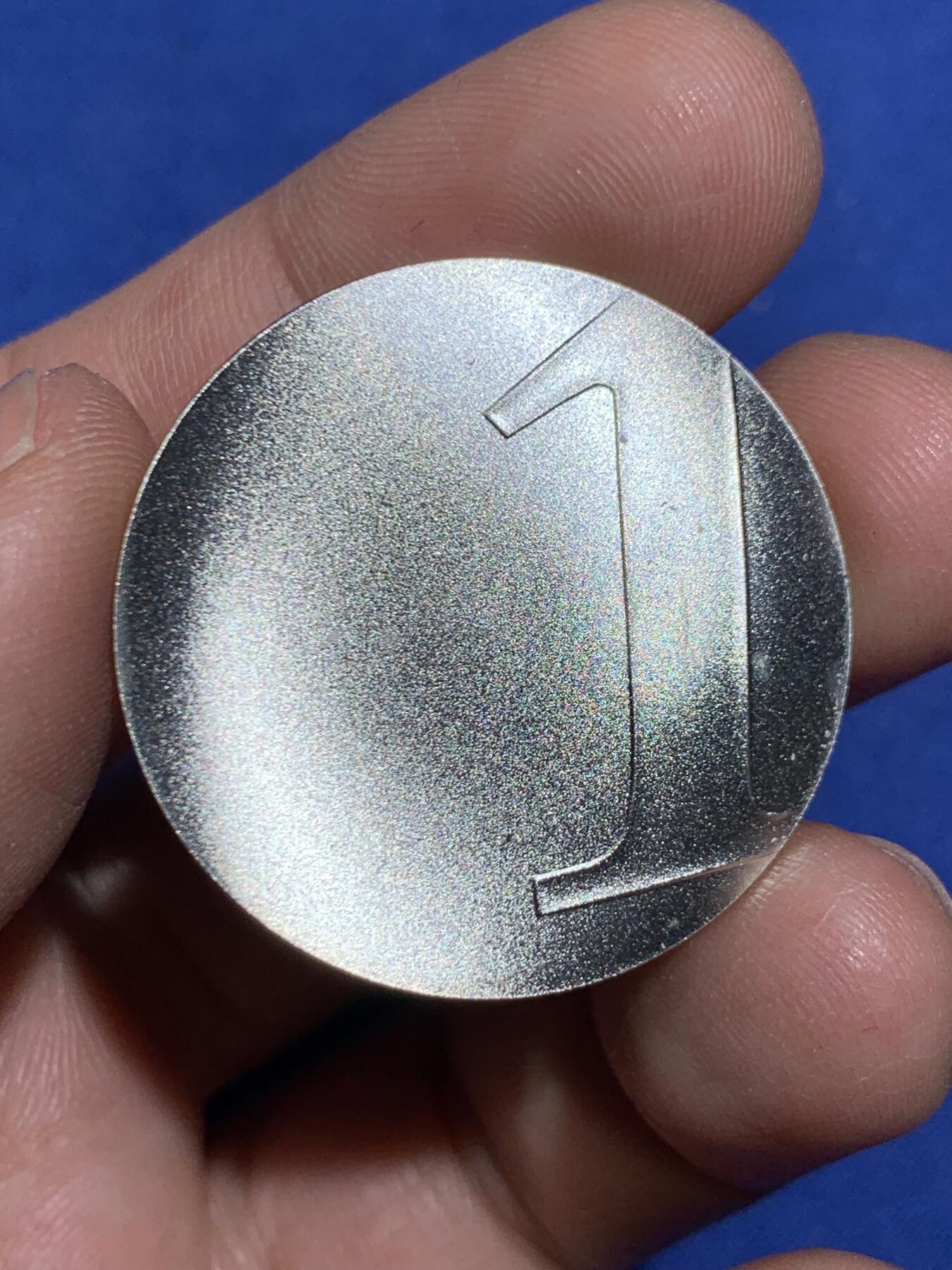 《竞宝斋》第471场 周日，周一，周二 3场连拍 （全场包邮）欢迎送拍 法国2001年1法郎波浪形普制银币 最后的法郎 17.8克900银 发行量：5万 带原厂袋