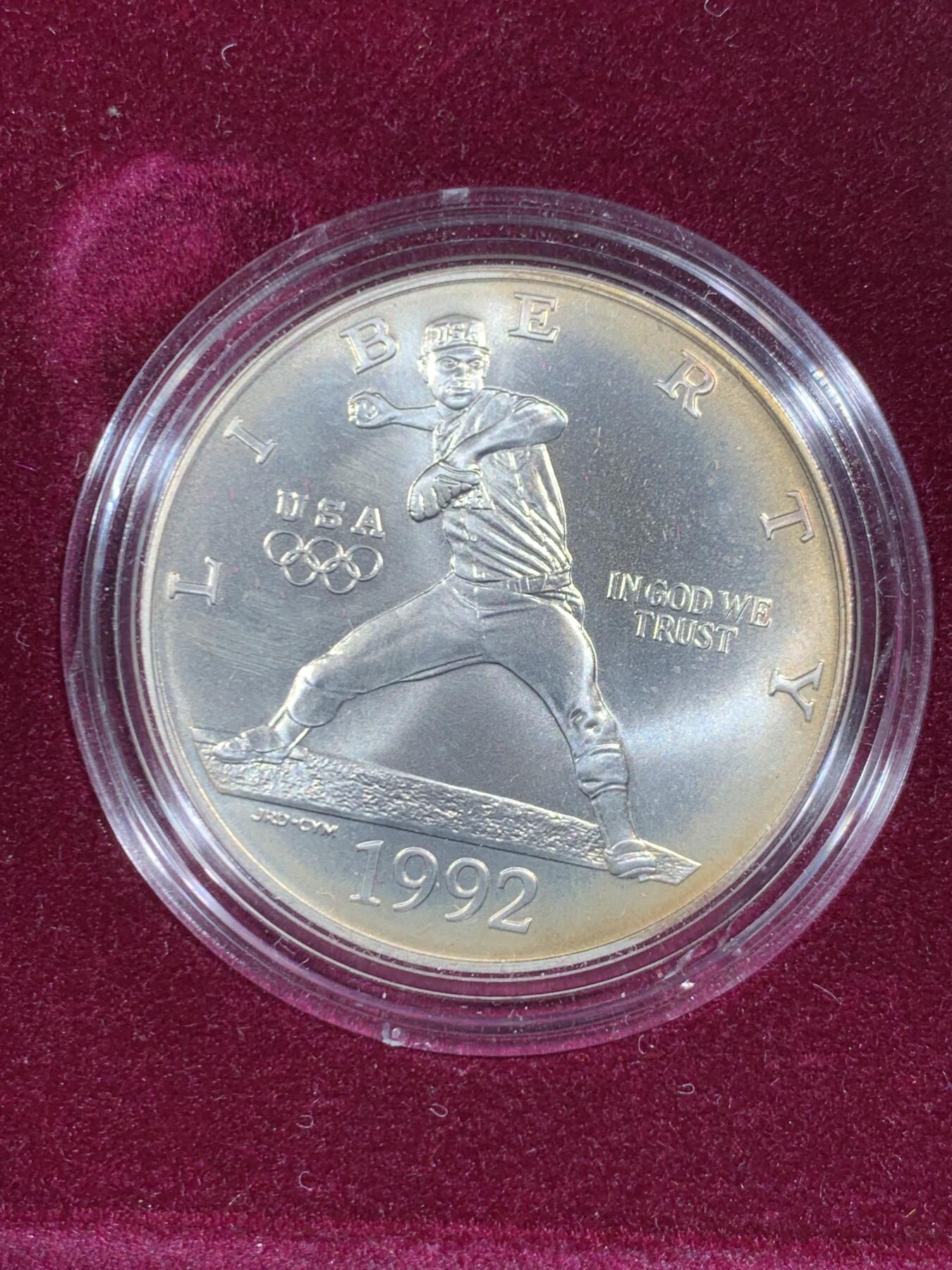 《竞宝斋》第471场 周日，周一，周二 3场连拍 （全场包邮）欢迎送拍 两枚一组 美国1992年第25届奥运会50美分/1美元纪念币 其中1美元是银币（900银 26.7克） 带证书