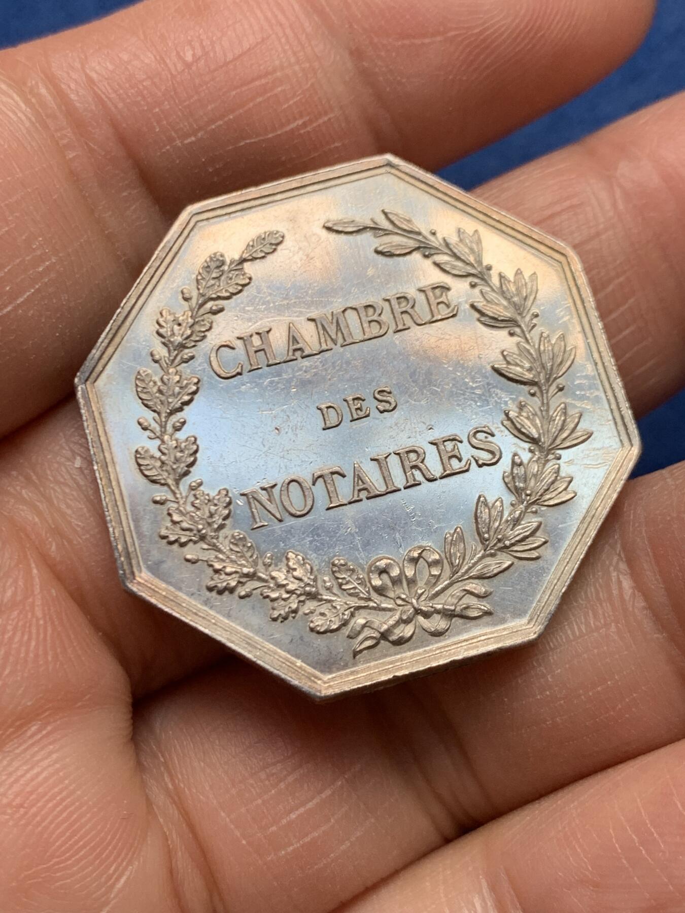 《竞宝斋》第472场 周日，周一，周二 3场连拍 （全场包邮）欢迎送拍 法国八角银章，印德尔公证人协会，14.68g，31.7mm，蜜蜂边铭