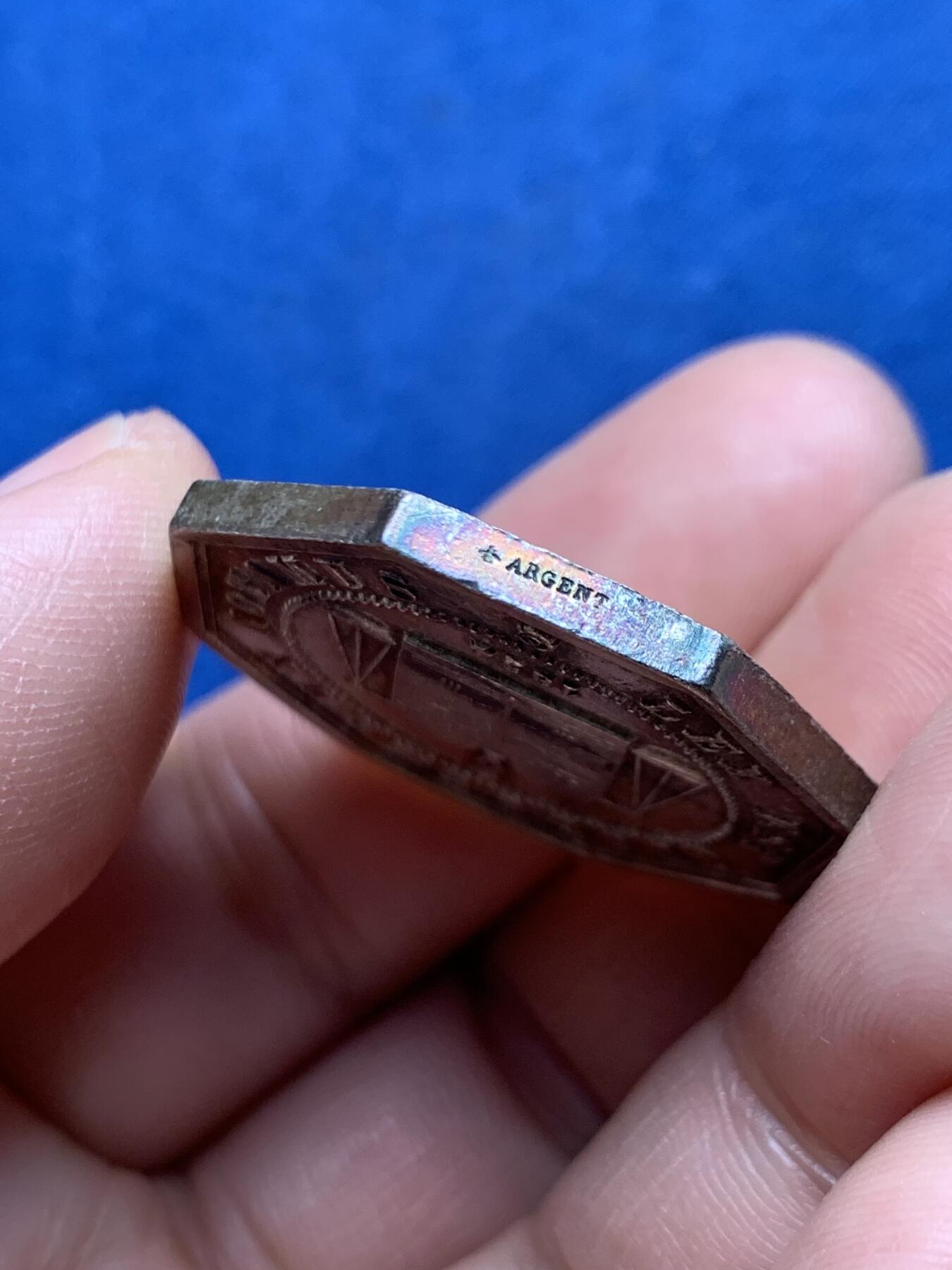 《竞宝斋》第472场 周日，周一，周二 3场连拍 （全场包邮）欢迎送拍 法国亚眠公证人八角银质代币，15.90g，31.6mm，蜜蜂边铭