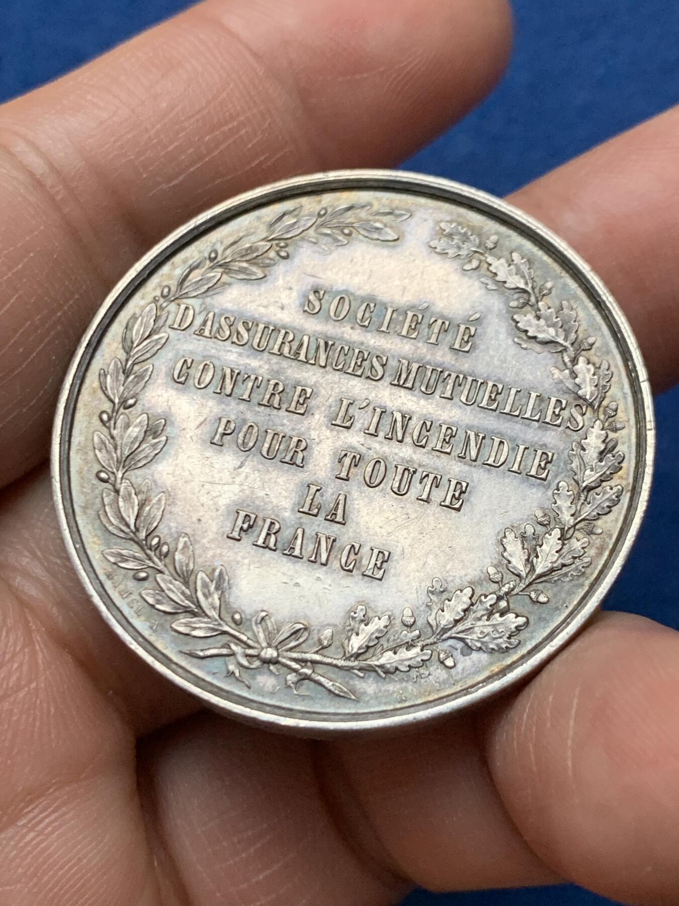 《竞宝斋》第472场 周日，周一，周二 3场连拍 （全场包邮）欢迎送拍 法国互助火灾保险公司银章，32.2g，38.4mm，蜜蜂边铭