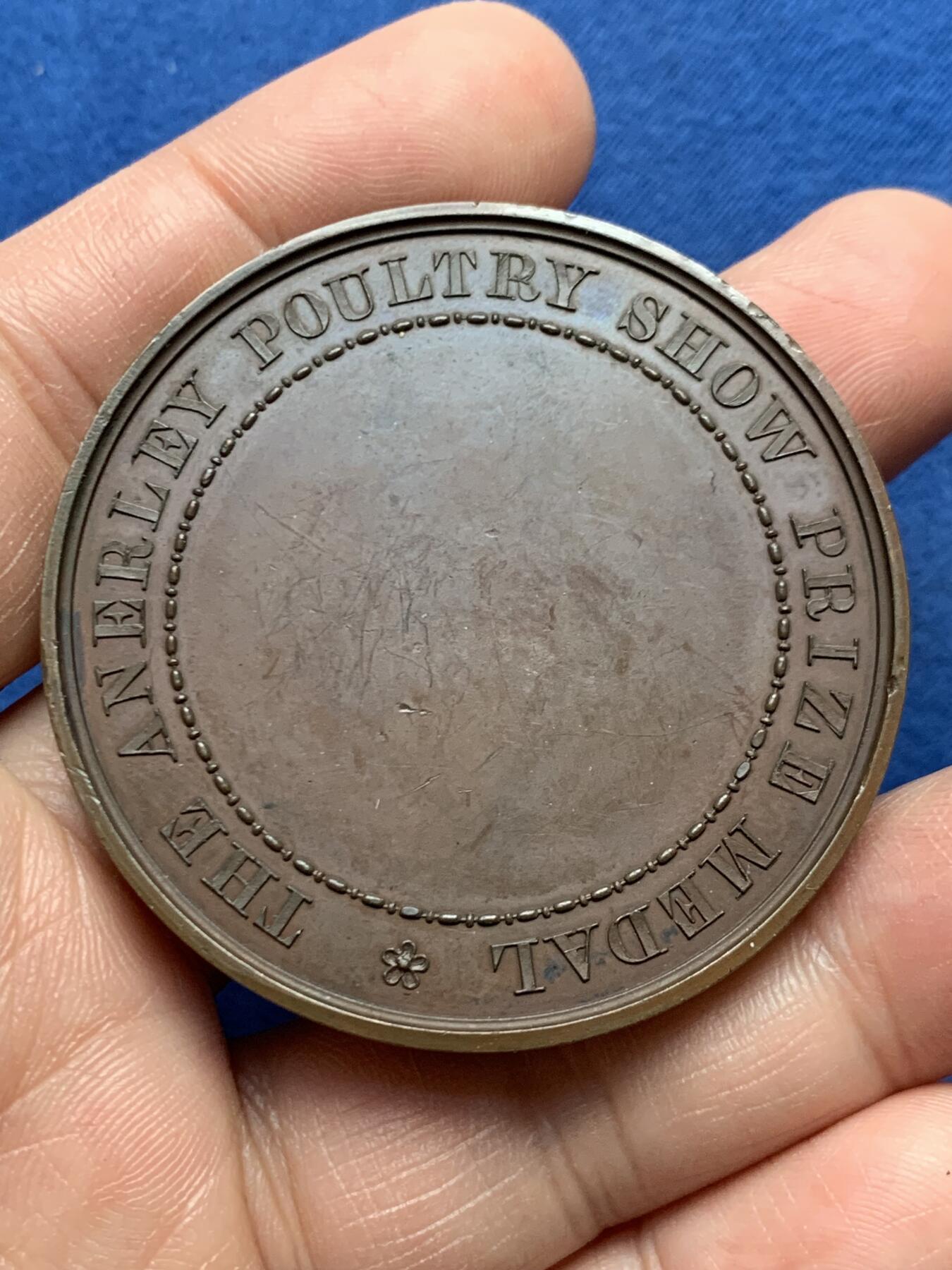 《竞宝斋》第472场 周日，周一，周二 3场连拍 （全场包邮）欢迎送拍 英国伦敦阿纳利家禽展铜章，68.7g，50.5mm