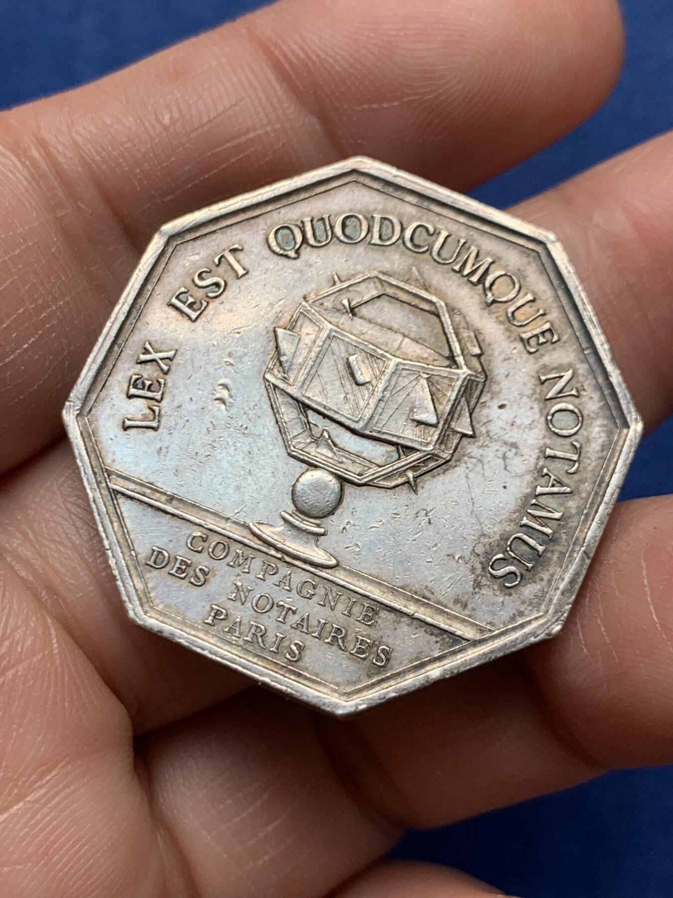 《竞宝斋》第472场 周日，周一，周二 3场连拍 （全场包邮）欢迎送拍 法国八角银章 ，巴黎公证人协会，18.95g，34mm，1879年仅铸造一个月的烟斗边铭