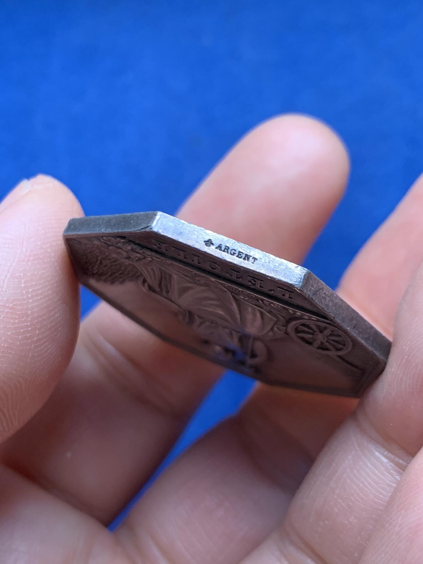 《竞宝斋》第472场 周日，周一，周二 3场连拍 （全场包邮）欢迎送拍 法国八角银章，星辰保险公司，21.05g，35.8mm，蜜蜂边铭