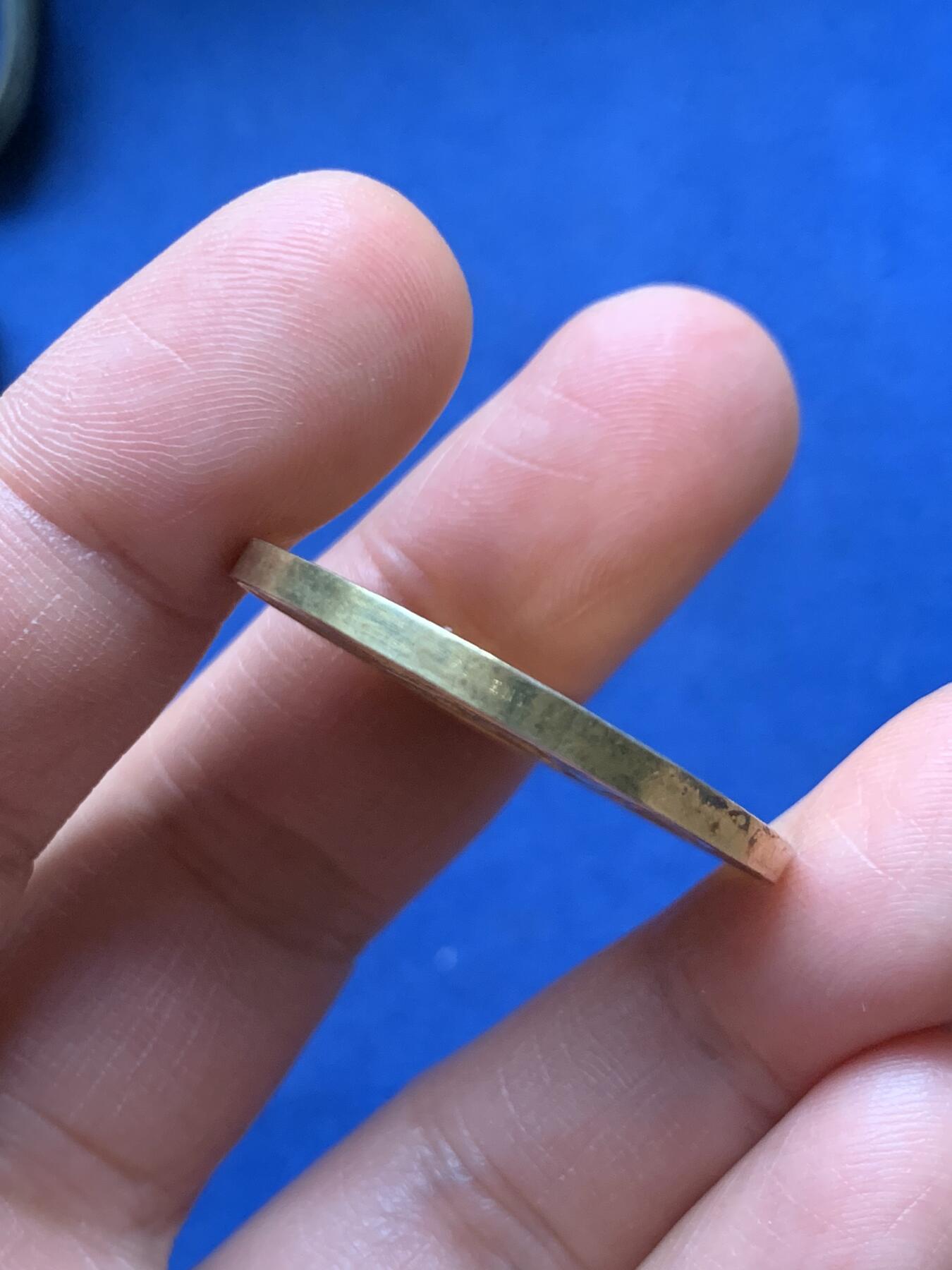 《竞宝斋》第472场 周日，周一，周二 3场连拍 （全场包邮）欢迎送拍 法国爱情与婚姻结婚纪念镀金银章，品相完整，金光闪闪，花体字漂亮，值得珍藏，带原盒。直径：33.2mm，重：16.5g