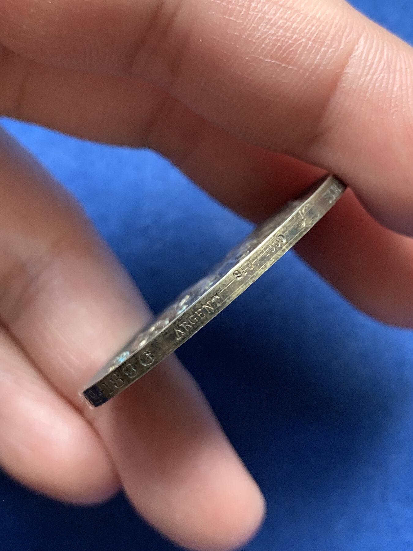 《竞宝斋》第472场 周日，周一，周二 3场连拍 （全场包邮）欢迎送拍 法国上马恩省茹安维尔农业协会银章，25.09g，38.4mm，边铭：密涅瓦+950/1000argent，状态极好带原盒