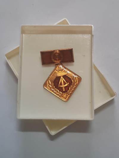 韵星假日军品类拍卖第47期 -- Rimey Holidays Militaria Auction 47 - 民主德国个人劳动荣誉奖章带原盒