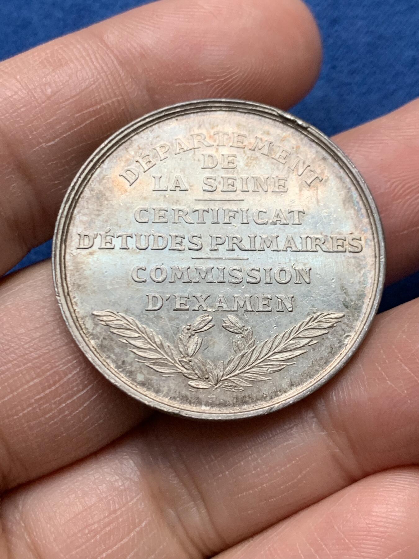 《竞宝斋》第472场 周日，周一，周二 3场连拍 （全场包邮）欢迎送拍 法国小学考试委员会银质代币，17.08g，33.4mm，蜜蜂边铭