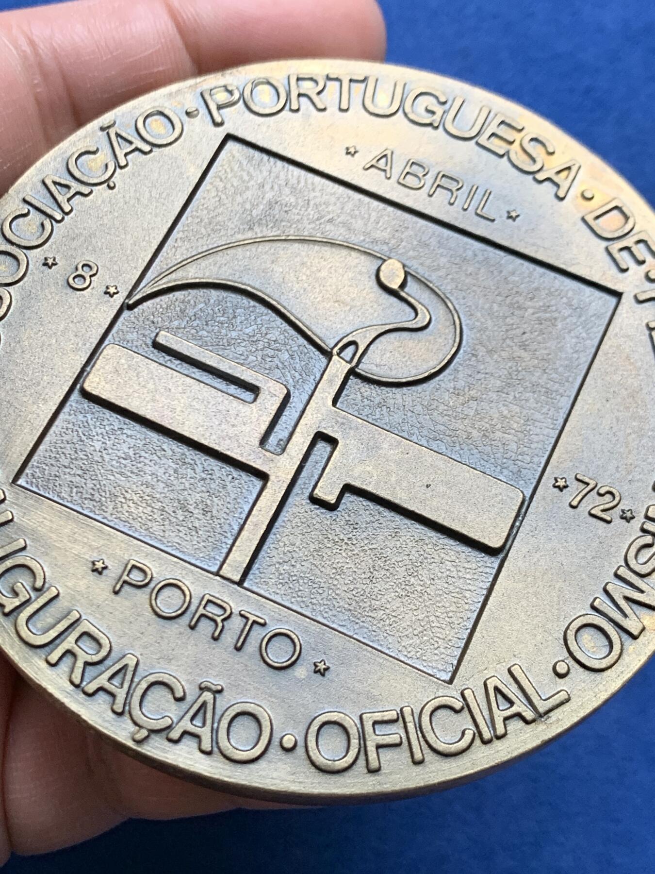 《竞宝斋》第472场 周日，周一，周二 3场连拍 （全场包邮）欢迎送拍 葡萄牙1972河运协会铜章 尼日利亚尚戈神像 限量边铭58/260 80mm 225.6g