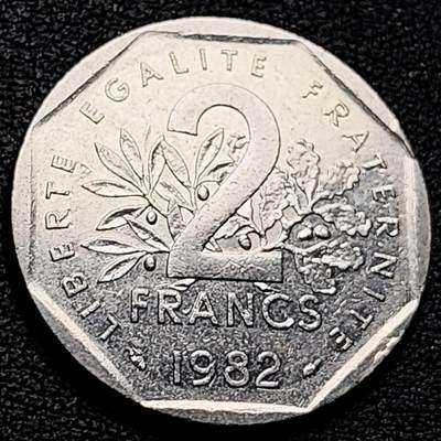 泉币菌-第212场-拍品多 请提前出价（工作最近较忙 发货不及时，望理解） - 1982年 法国2法郎 播种女神 26.5mm 异形币