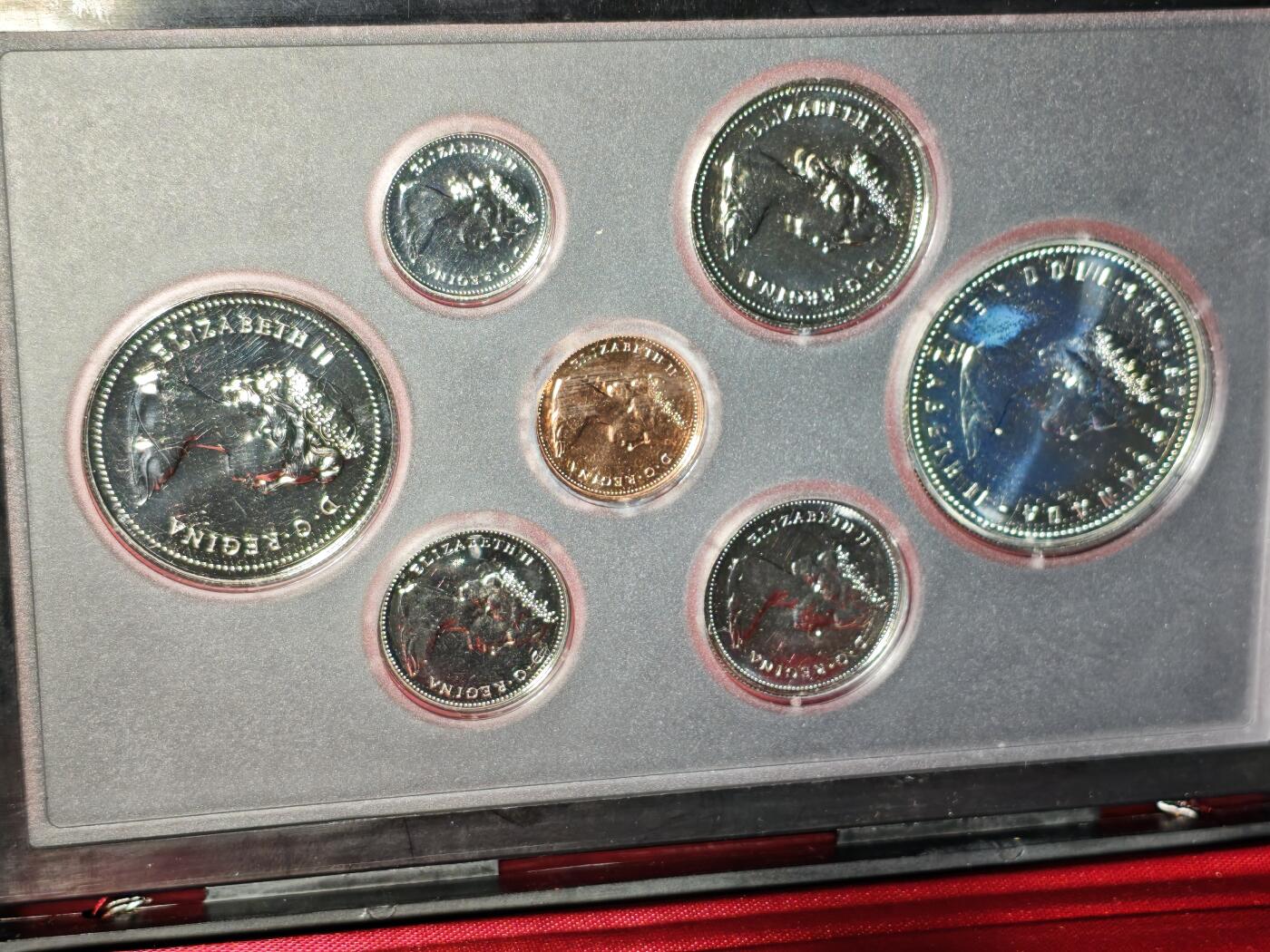 刘世昌艺术品销售中心～虎踞龙蟠*金杨在线联拍群第519期 加拿大1978年《英联邦运动会》原装精铸币一套7枚，其中壹枚1元是银币，重23.33克。原盒证，品相如图。