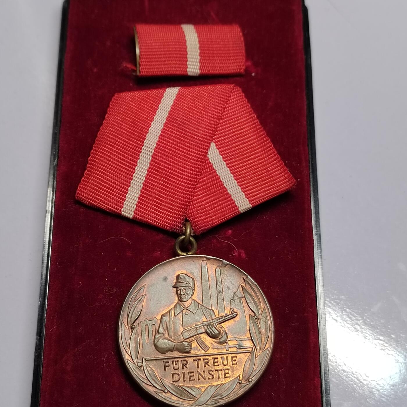 PCAI钱币  18-780  钱币证章邮票评级盒小专场 东德奖章