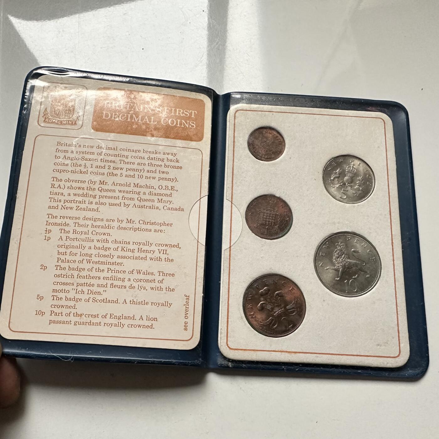 🌹外币初藏🌹🐯2026年第30场   每周二四六晚8️⃣点 接代拍 英国新便士5枚套原装册 a