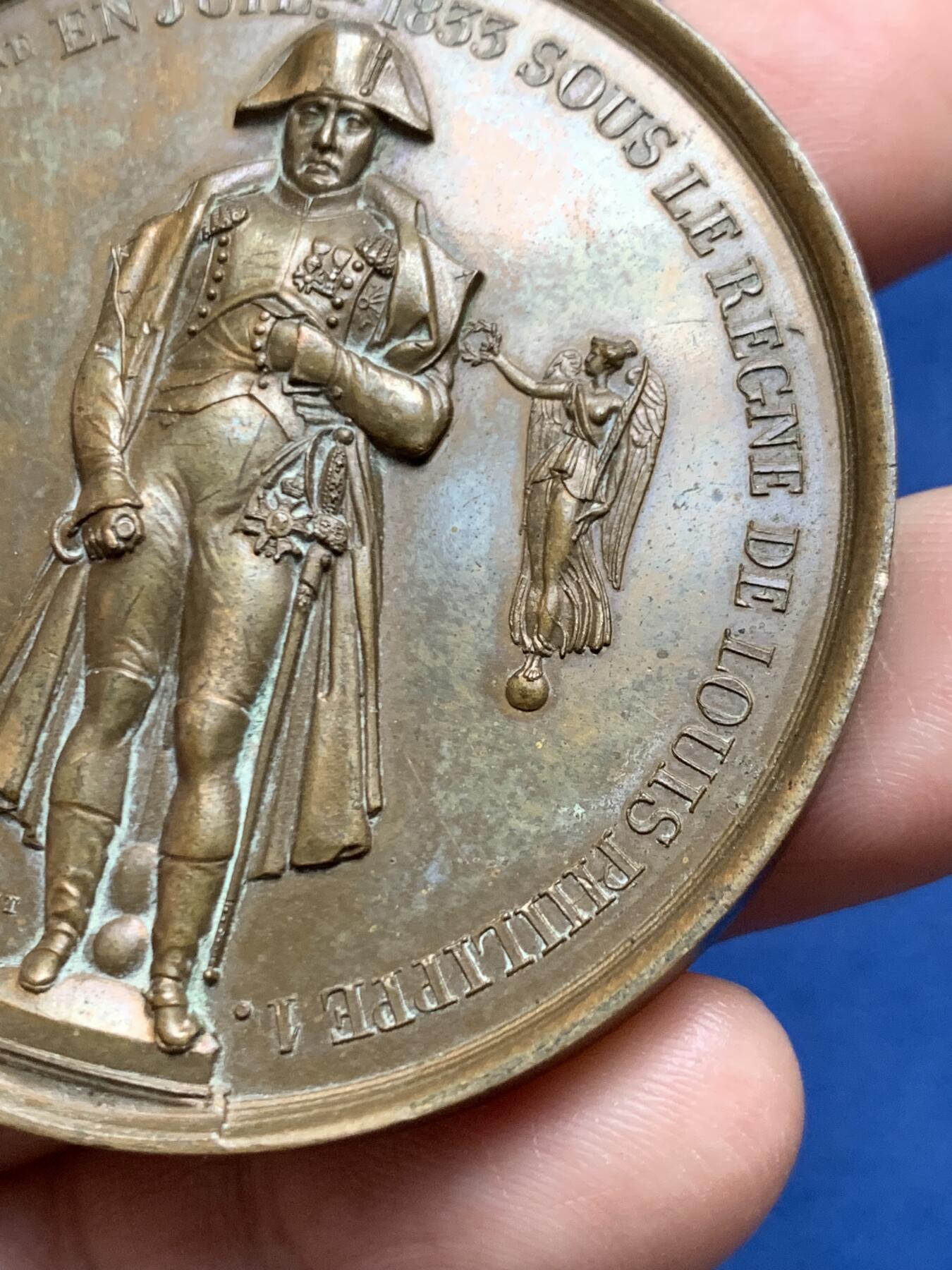 《竞宝斋》第472场 周日，周一，周二 3场连拍 （全场包邮）欢迎送拍 法国路易·菲利普一世在旺多姆柱上修复的拿破仑雕像纪念铜章，90.00g，55.2mm，边铭：1968+丰饶角铜标