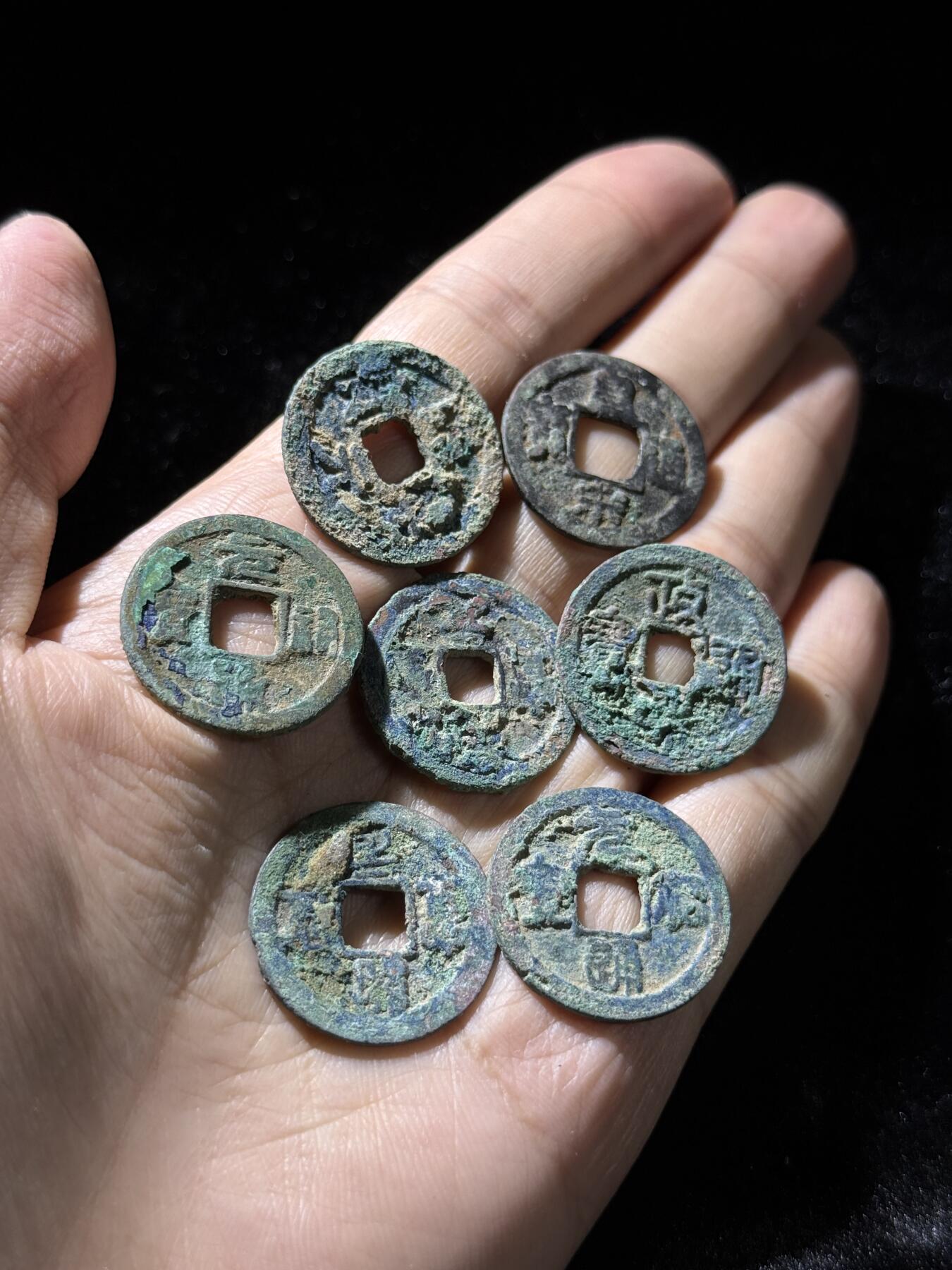 戎马世界章牌大赏，铜钱场 元佑、皇宋、政和通宝小平钱一组