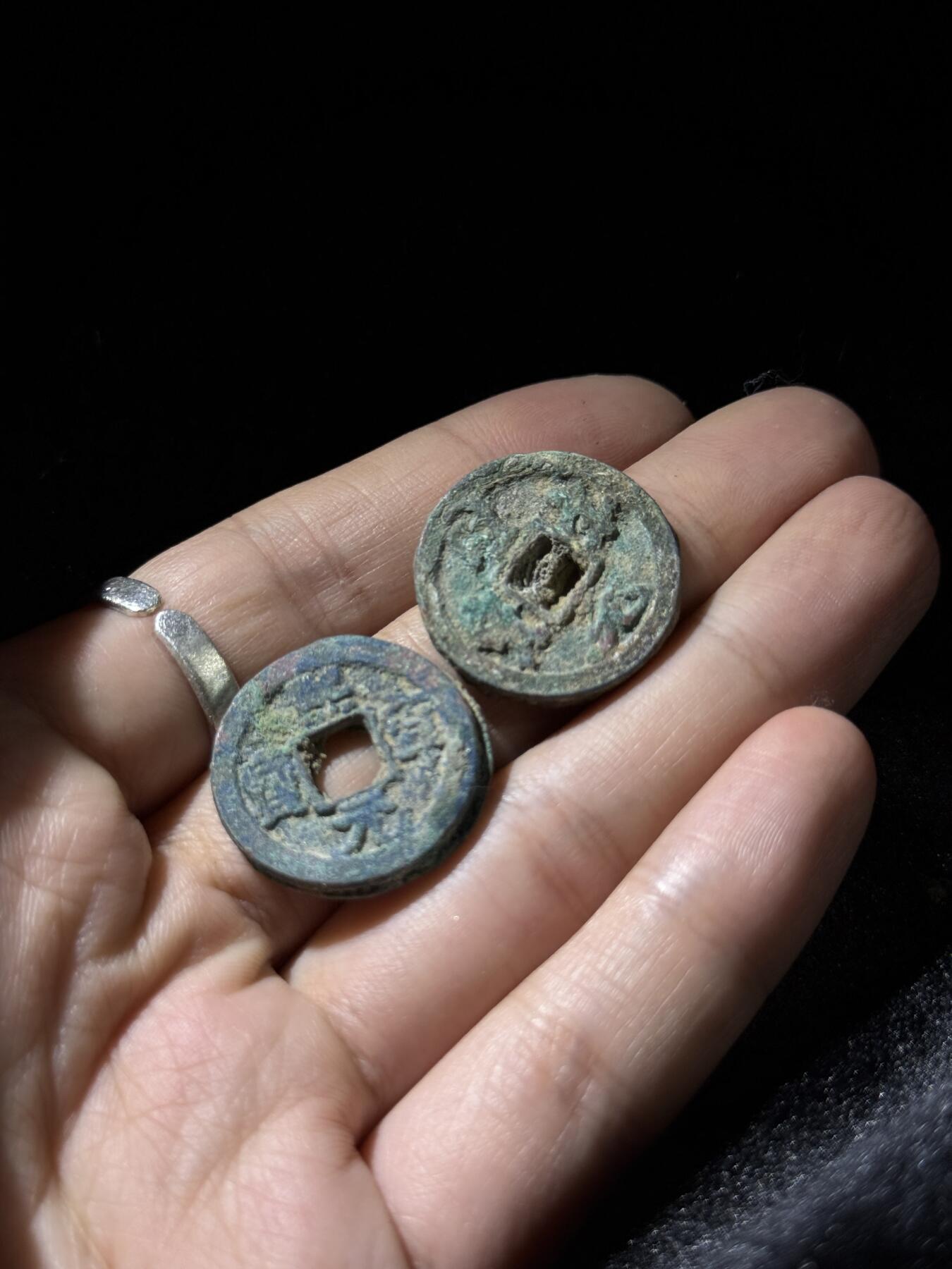 戎马世界章牌大赏，铜钱场 宋钱小饼子一组，二联加三联