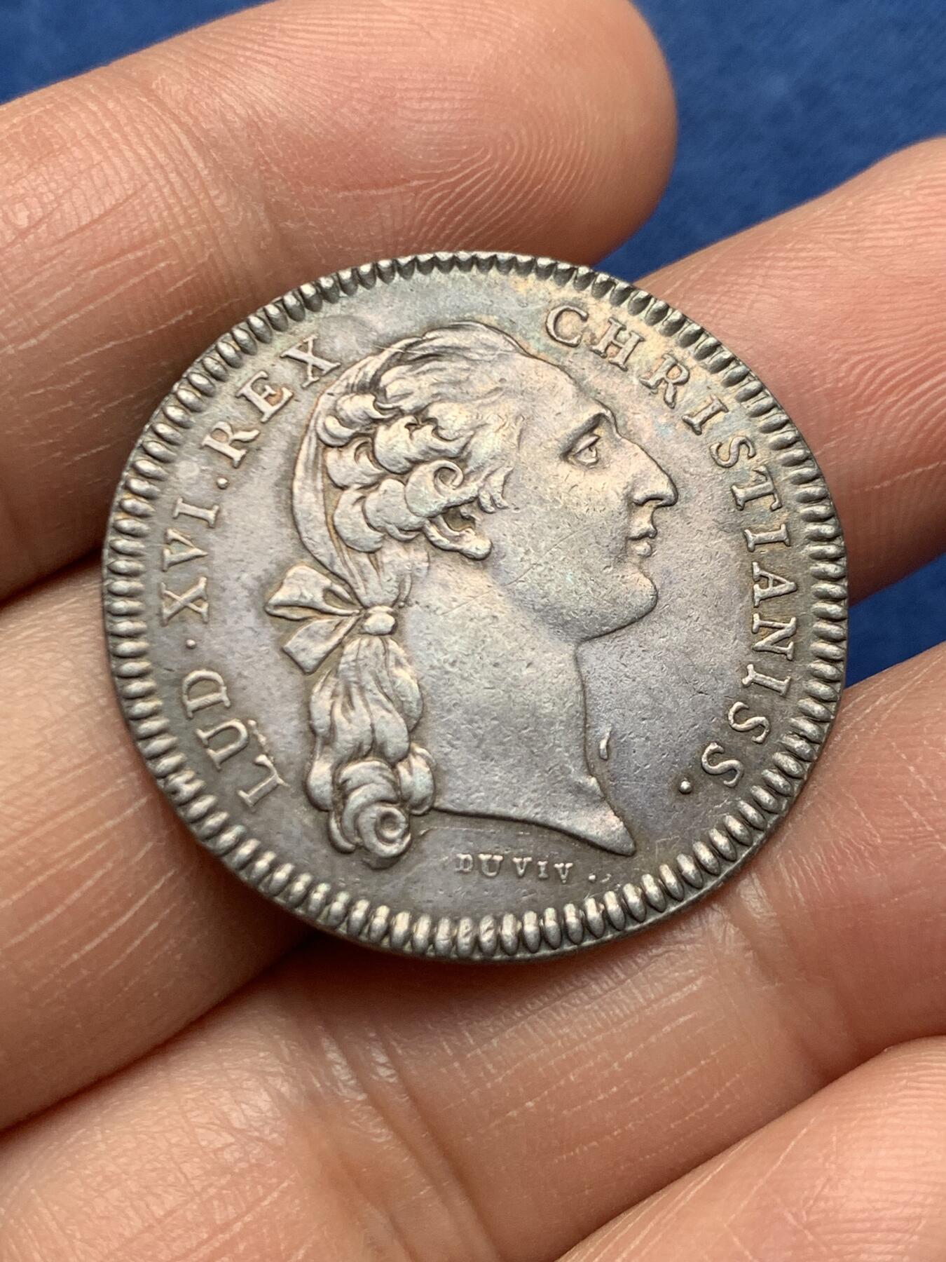 《竞宝斋》第472场 周日，周一，周二 3场连拍 （全场包邮）欢迎送拍 法国路易十六头像医学会银质代币，10.11g，30.7mm