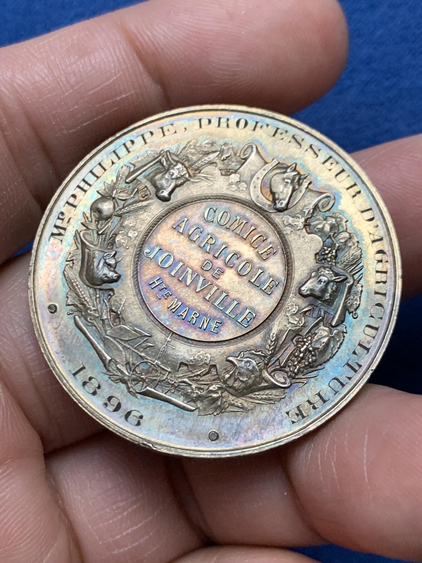《竞宝斋》第472场 周日，周一，周二 3场连拍 （全场包邮）欢迎送拍 法国上马恩省茹安维尔农业协会银章，25.09g，38.4mm，边铭：密涅瓦+950/1000argent，状态极好带原盒