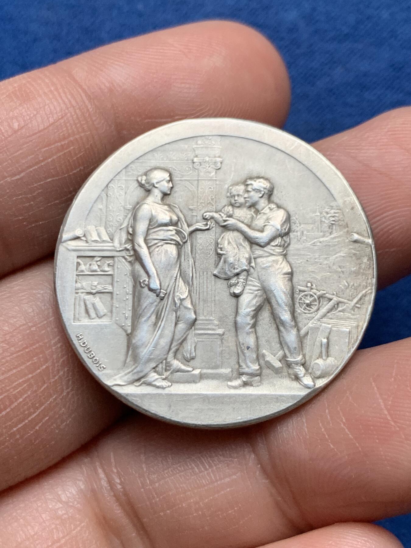 《竞宝斋》第472场 周日，周一，周二 3场连拍 （全场包邮）欢迎送拍 法国19世纪末储蓄银行银章 32mm 15.69g 丰饶角2银标