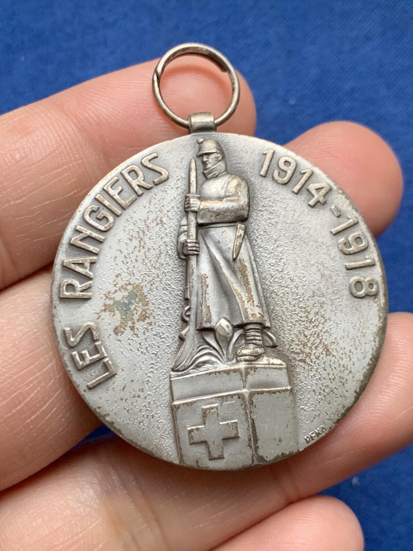 《竞宝斋》第472场 周日，周一，周二 3场连拍 （全场包邮）欢迎送拍 瑞士“游骑兵（Les Rangiers）”一战纪念碑纪念章，属于瑞士历史古迹系列（第16号），由雕刻师 DEKA 制作。29.5克，39.7mm。