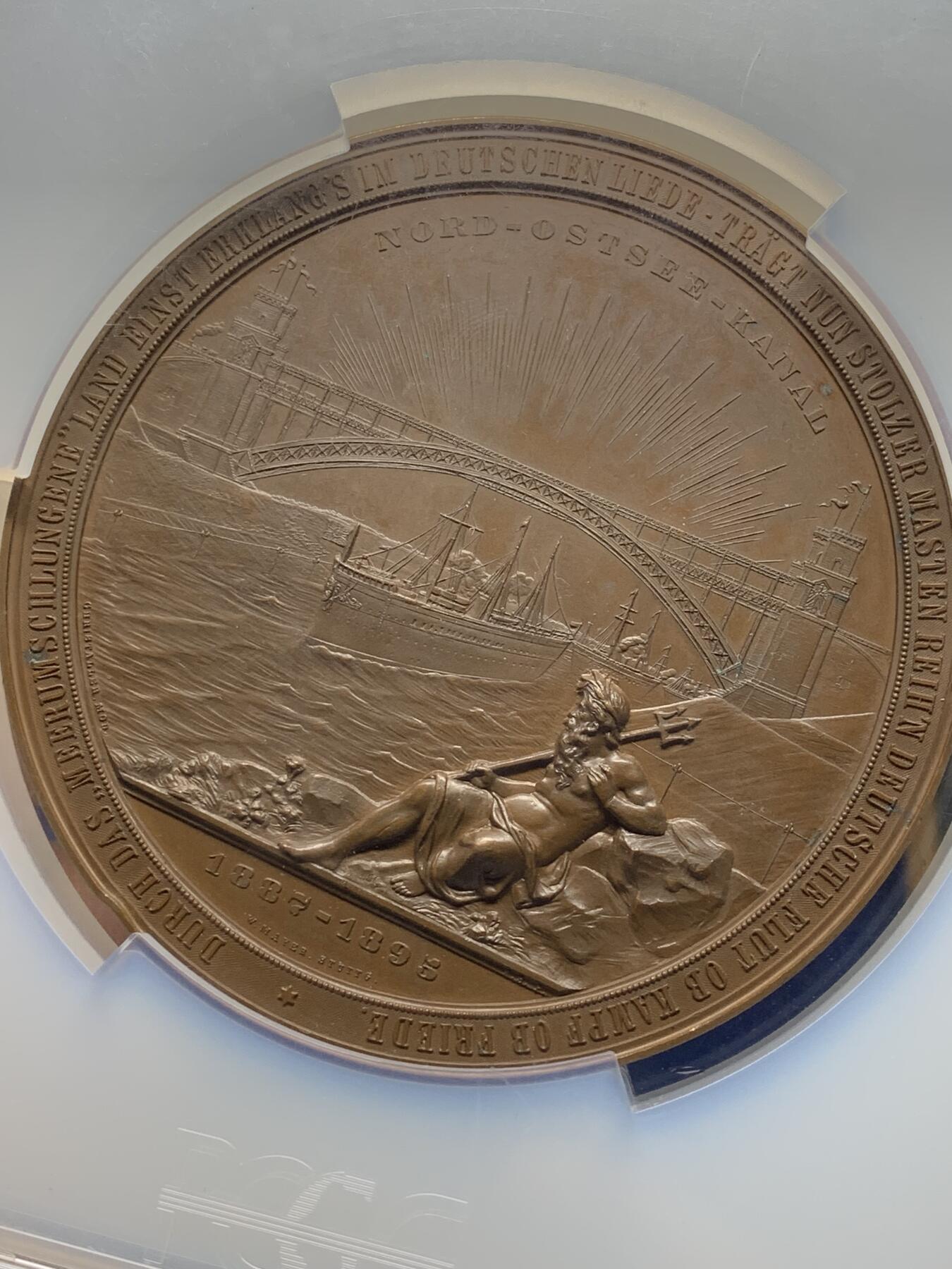 《竞宝斋》第472场 周日，周一，周二 3场连拍 （全场包邮）欢迎送拍 NGC SP63 法国1895年基尔运河开通纪念大铜章 稀缺 加厚巨大老盒 带比较图