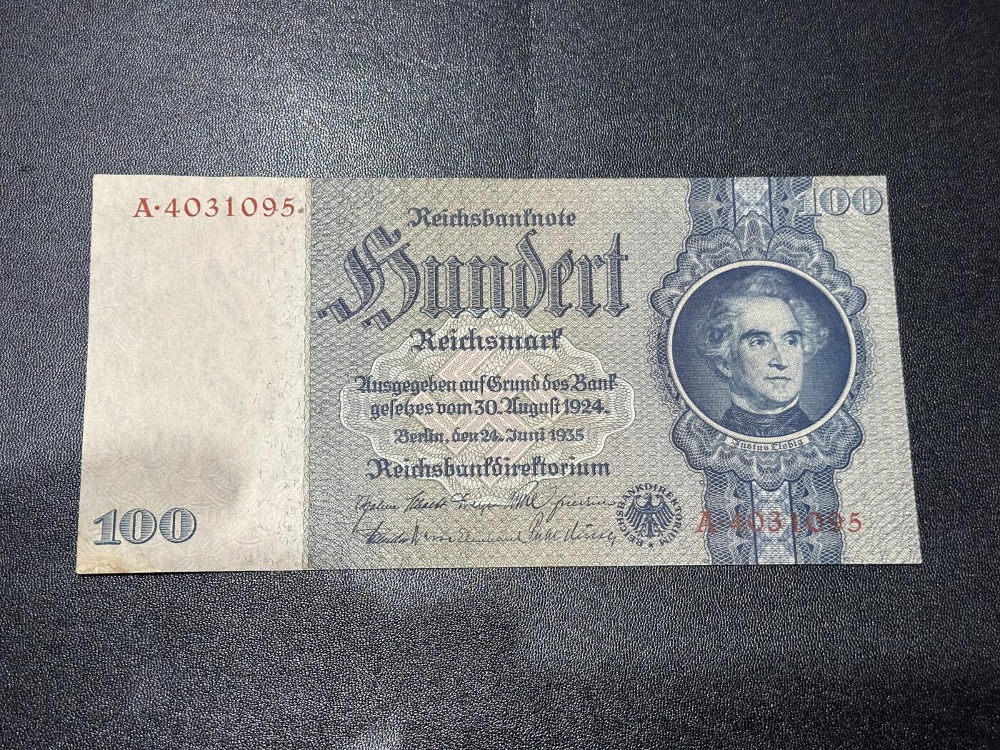 《外钞收藏家》第六百一十九期（精品场）（长期征集拍品、欢迎藏友们联系合作） 1924年版德国100马克 A冠 正面左下角有黄 UNC- 尾095 这张角瑕疵有点重