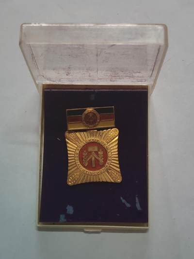 韵星假日军品类拍卖第47期 -- Rimey Holidays Militaria Auction 47 - 民主德国早期集体劳动模范奖章带原盒