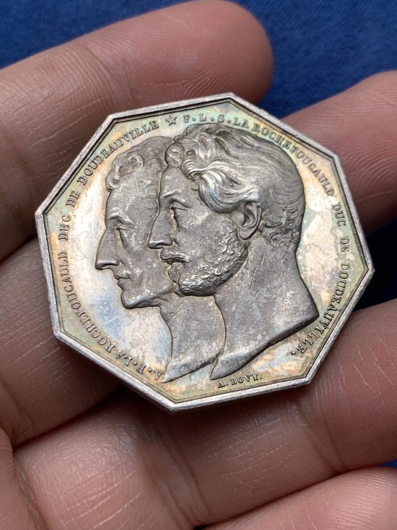 《竞宝斋》第472场 周日，周一，周二 3场连拍 （全场包邮）欢迎送拍 法国八角银章，康科德保险公司，拉罗什福科杜多维尔公爵两兄弟，19.5g，35.3mm，船锚边铭（1842-1845）