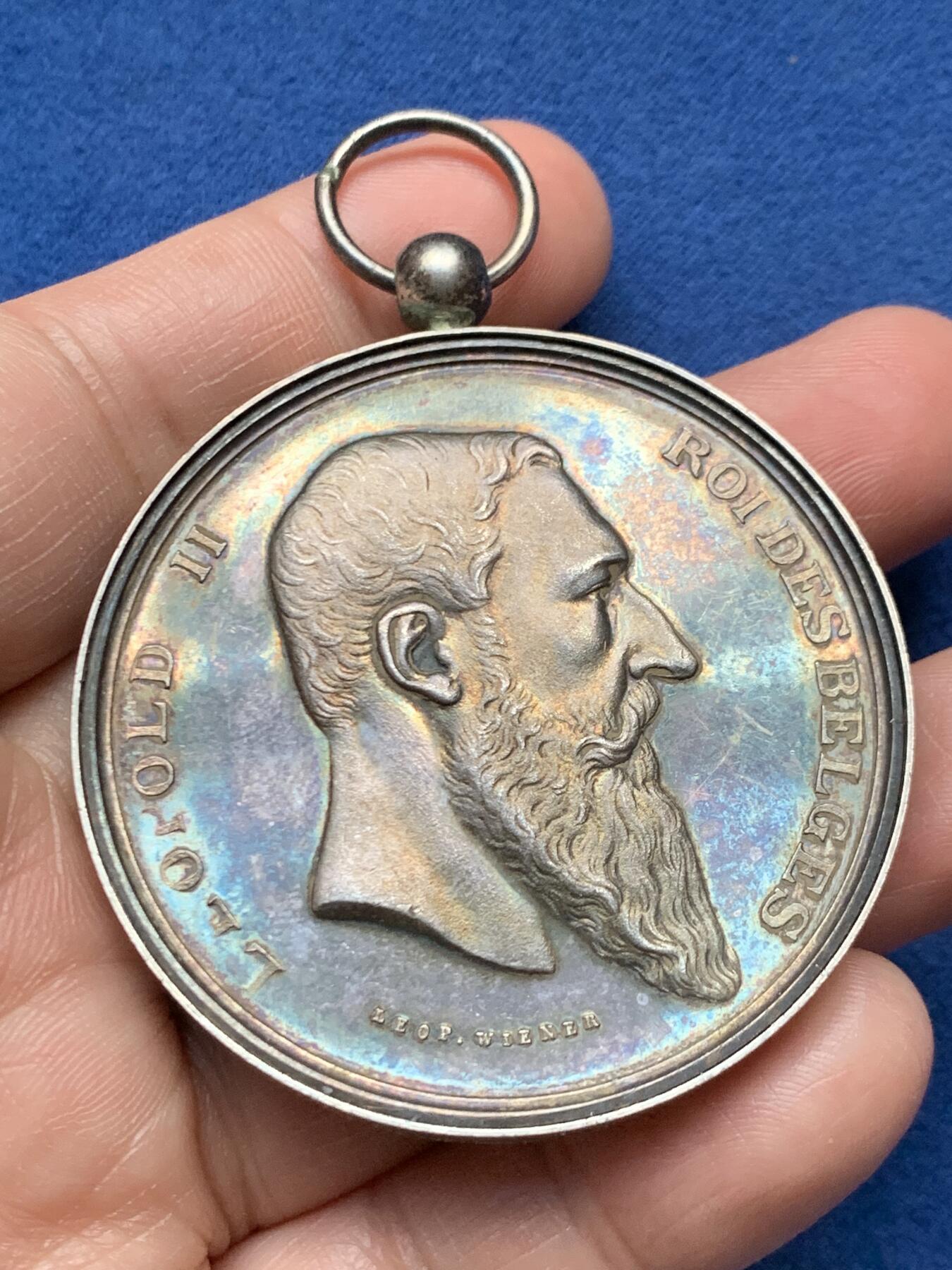 《竞宝斋》第472场 周日，周一，周二 3场连拍 （全场包邮）欢迎送拍 比利时1907年利奥波德二世梅赫伦音乐学院银章，50.00g，51.1mm，高边