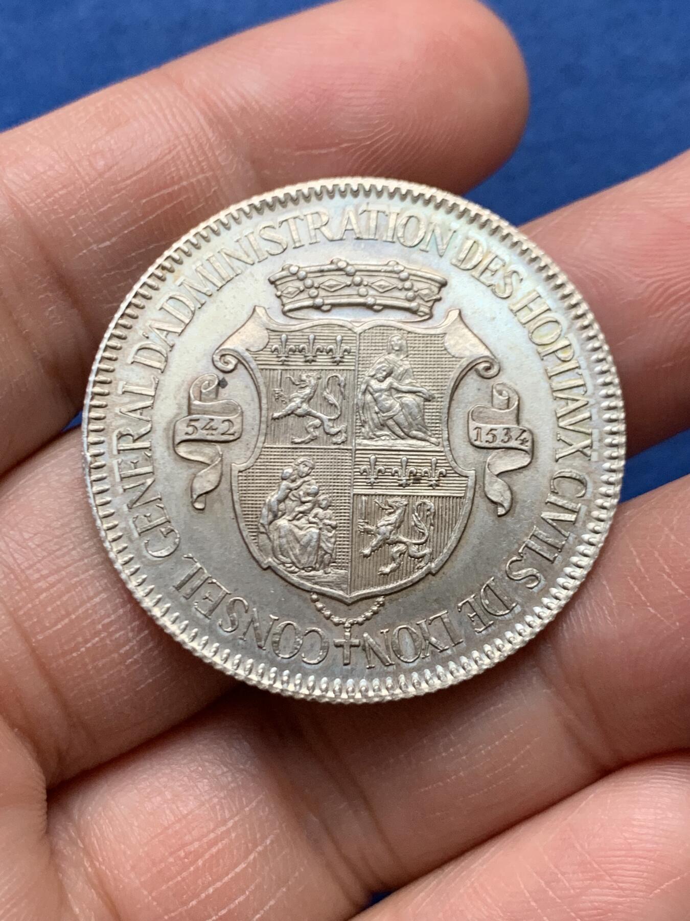 《竞宝斋》第472场 周日，周一，周二 3场连拍 （全场包邮）欢迎送拍 法国里昂市立医院总理事会银质代币 15.65克 34.8mm