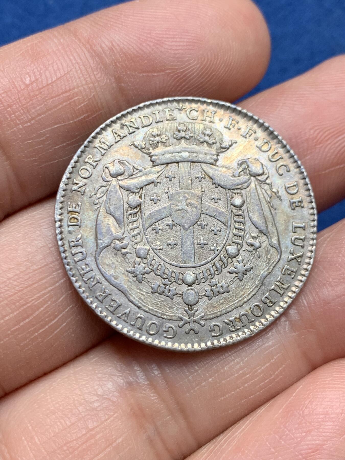《竞宝斋》第472场 周日，周一，周二 3场连拍 （全场包邮）欢迎送拍 法国诺曼底总督弗朗索瓦·弗雷德里克·德·蒙莫朗西-卢森堡族徽银质代币，8.67g，30.8mm