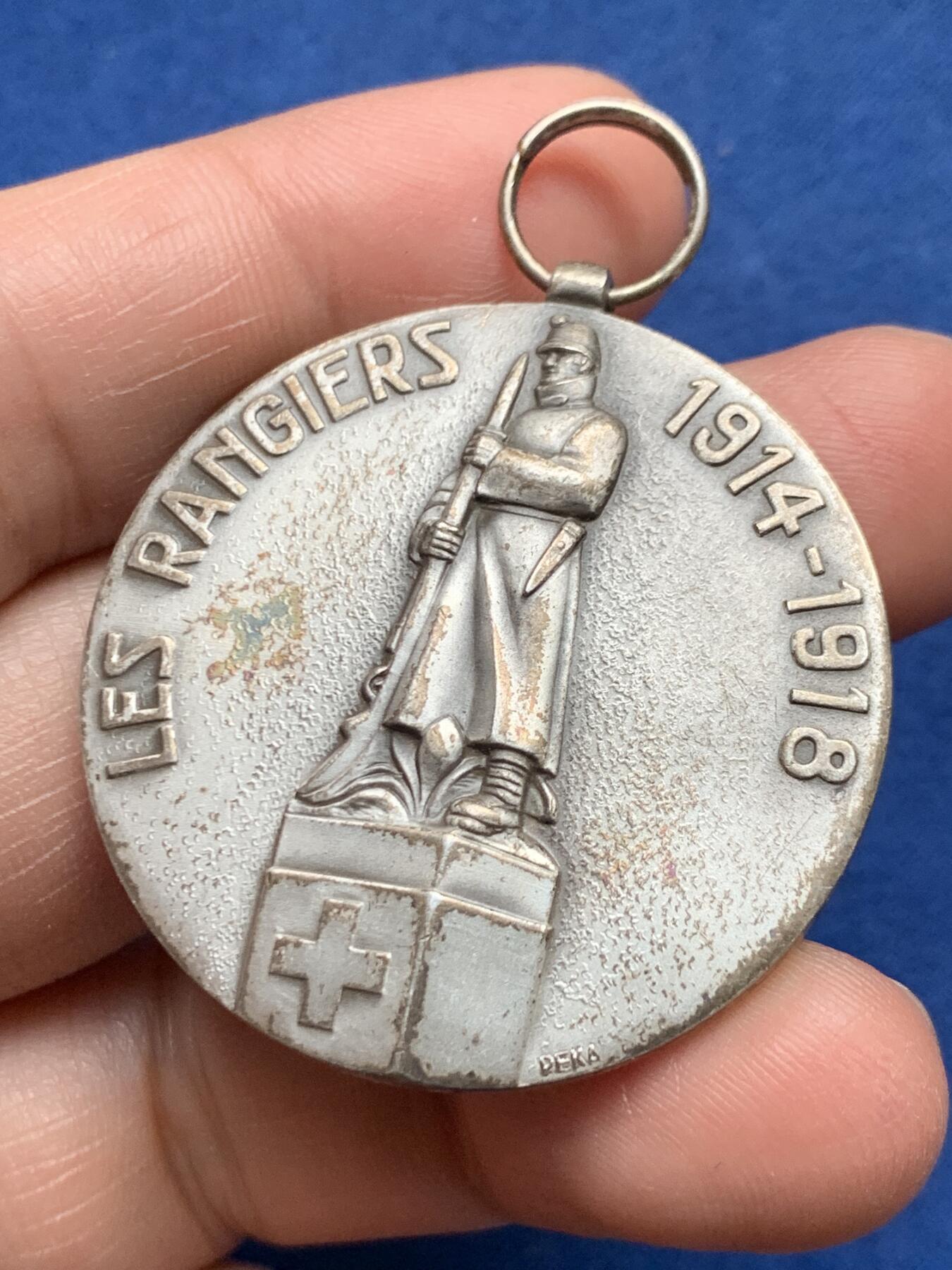 《竞宝斋》第472场 周日，周一，周二 3场连拍 （全场包邮）欢迎送拍 瑞士“游骑兵（Les Rangiers）”一战纪念碑纪念章，属于瑞士历史古迹系列（第16号），由雕刻师 DEKA 制作。29.5克，39.7mm。