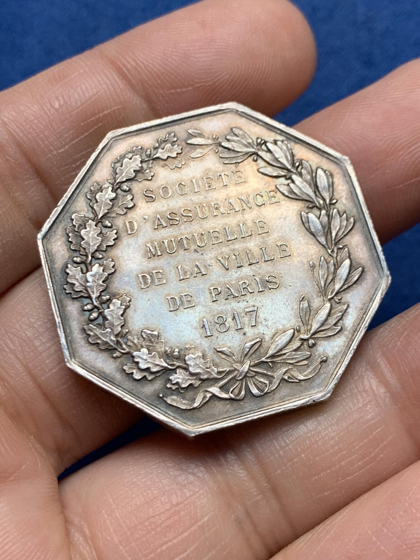 《竞宝斋》第472场 周日，周一，周二 3场连拍 （全场包邮）欢迎送拍 法国JETON银质八角，巴黎火灾保险公司，直径35.6毫米，克重23，边铭：丰饶角+argent