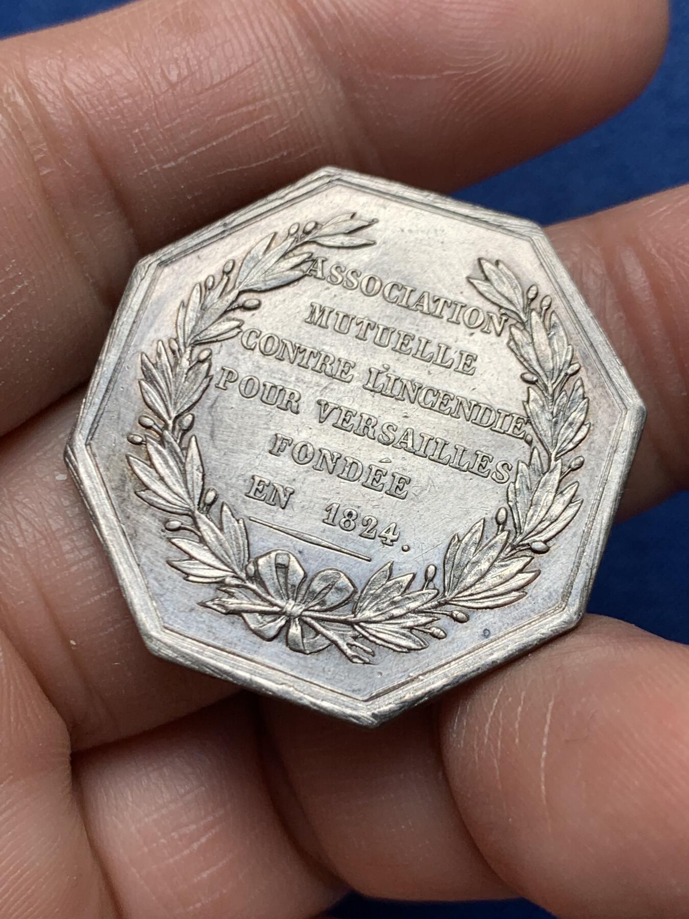 《竞宝斋》第472场 周日，周一，周二 3场连拍 （全场包邮）欢迎送拍 法国八角银章，拿破仑三世头像凡尔赛火灾保险公司，13.20g，31.2mm，蜜蜂边铭